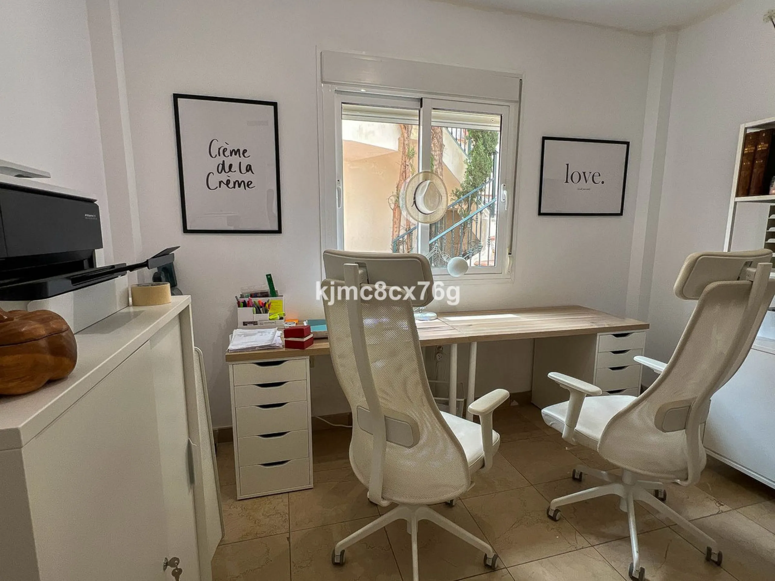 FOR SALE – STUNNING LUXURY VILLA IN THE UPPER PART OF RIVIERA DEL SOL Set within an exclusive gated community of just 25 properties, this spectacular detached villa has been recently renovated to the highest standards and tastefully decorated throughout.