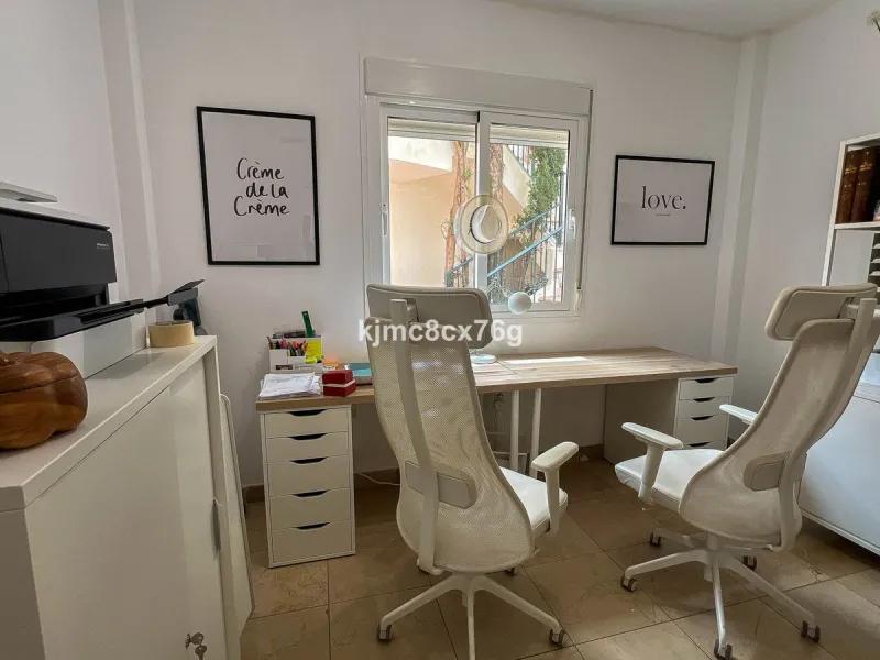 FOR SALE – STUNNING LUXURY VILLA IN THE UPPER PART OF RIVIERA DEL SOL Set within an exclusive gated community of just 25 properties, this spectacular detached villa has been recently renovated to the highest standards and tastefully decorated throughout.