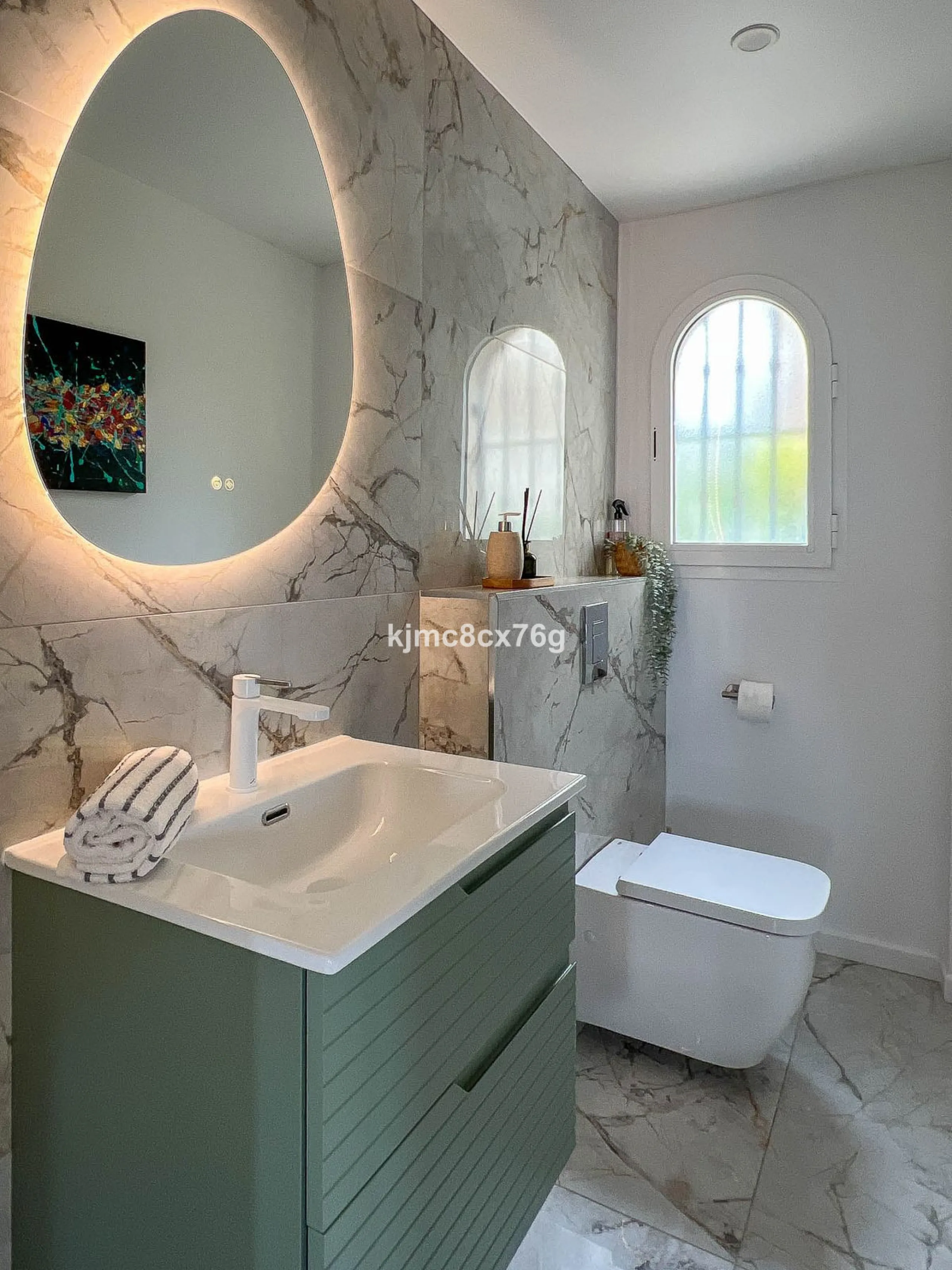 FOR SALE – STUNNING LUXURY VILLA IN THE UPPER PART OF RIVIERA DEL SOL Set within an exclusive gated community of just 25 properties, this spectacular detached villa has been recently renovated to the highest standards and tastefully decorated throughout.