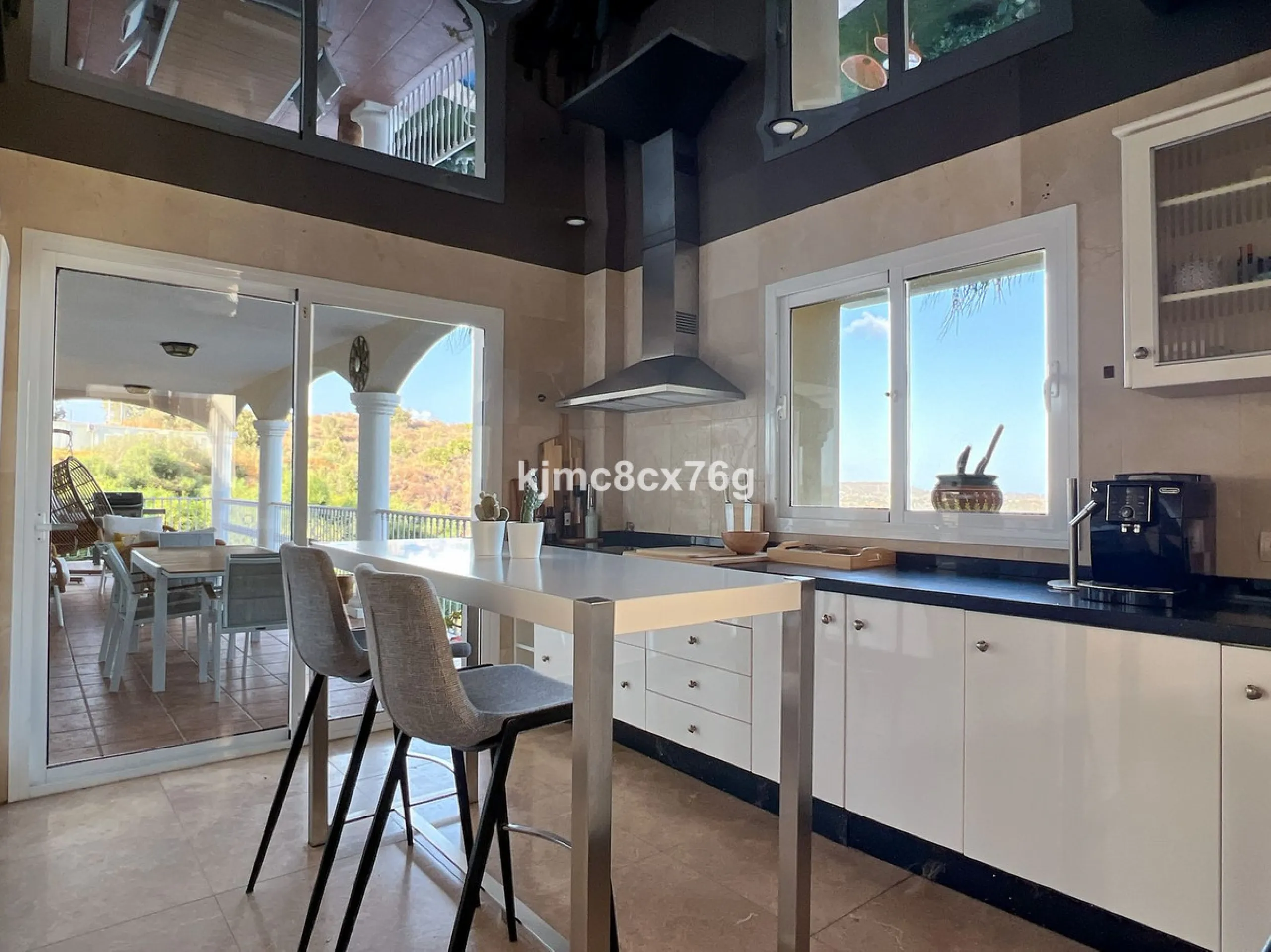 FOR SALE – STUNNING LUXURY VILLA IN THE UPPER PART OF RIVIERA DEL SOL Set within an exclusive gated community of just 25 properties, this spectacular detached villa has been recently renovated to the highest standards and tastefully decorated throughout.