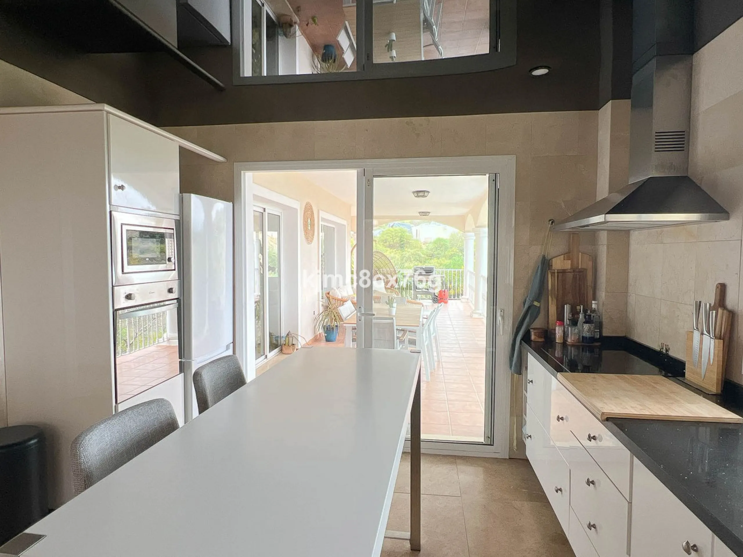 FOR SALE – STUNNING LUXURY VILLA IN THE UPPER PART OF RIVIERA DEL SOL Set within an exclusive gated community of just 25 properties, this spectacular detached villa has been recently renovated to the highest standards and tastefully decorated throughout.