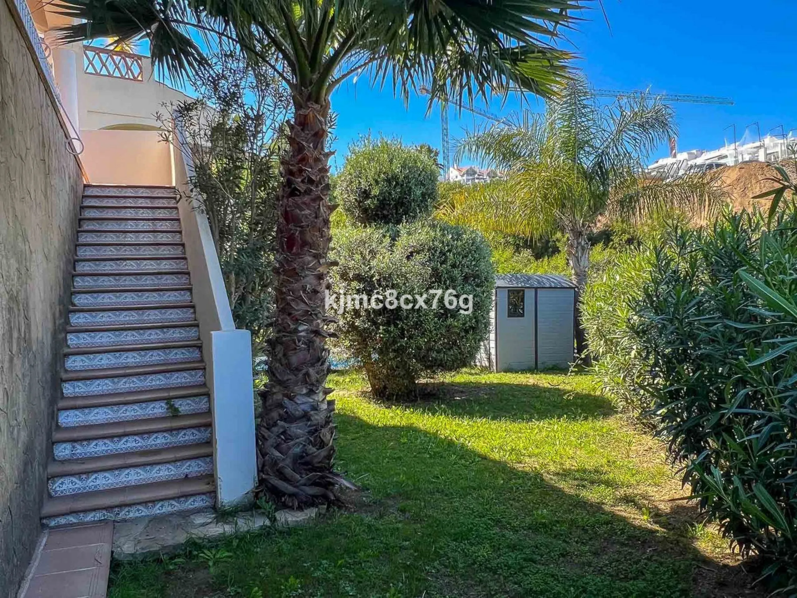 FOR SALE – STUNNING LUXURY VILLA IN THE UPPER PART OF RIVIERA DEL SOL Set within an exclusive gated community of just 25 properties, this spectacular detached villa has been recently renovated to the highest standards and tastefully decorated throughout.