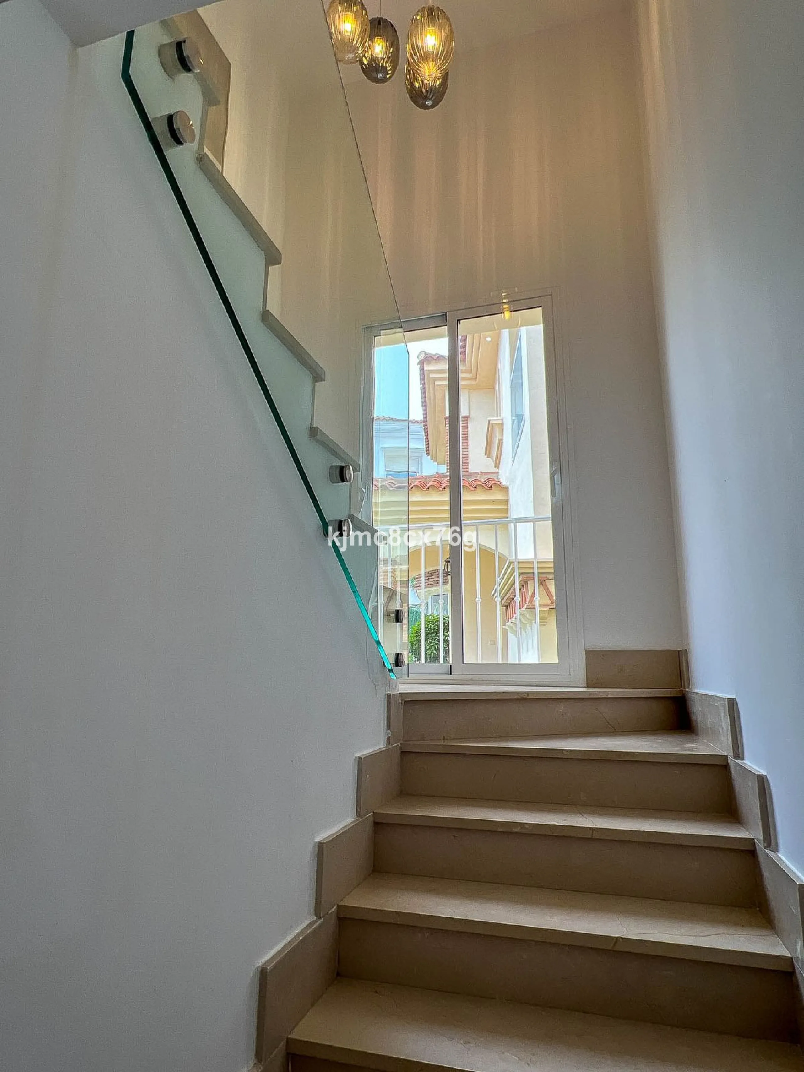 FOR SALE – STUNNING LUXURY VILLA IN THE UPPER PART OF RIVIERA DEL SOL Set within an exclusive gated community of just 25 properties, this spectacular detached villa has been recently renovated to the highest standards and tastefully decorated throughout.