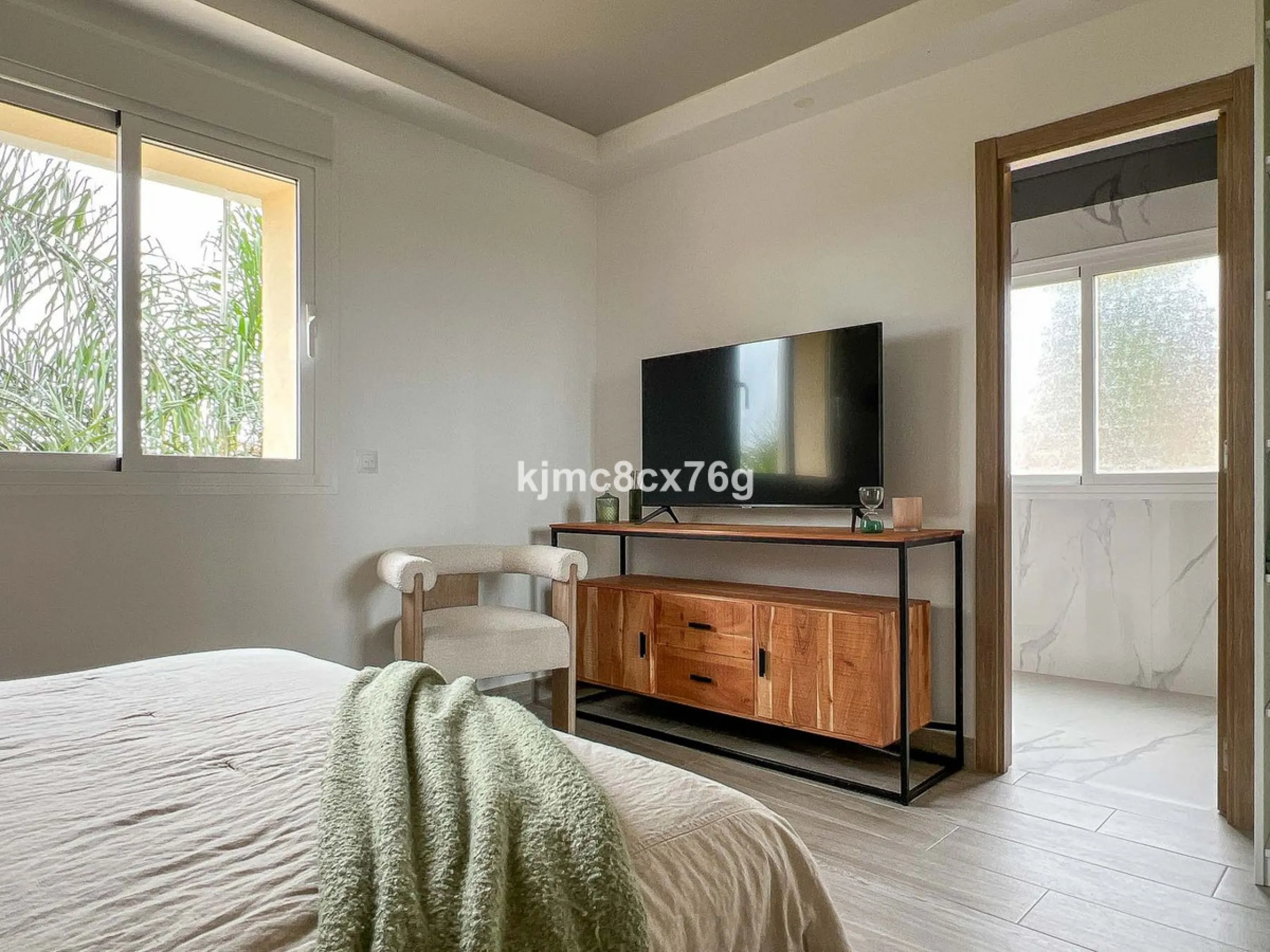 FOR SALE – STUNNING LUXURY VILLA IN THE UPPER PART OF RIVIERA DEL SOL Set within an exclusive gated community of just 25 properties, this spectacular detached villa has been recently renovated to the highest standards and tastefully decorated throughout.