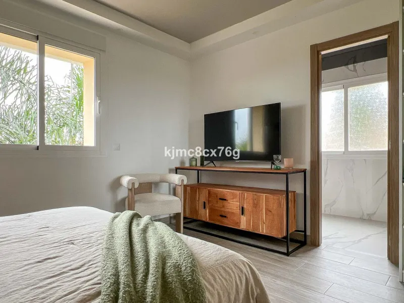 FOR SALE – STUNNING LUXURY VILLA IN THE UPPER PART OF RIVIERA DEL SOL Set within an exclusive gated community of just 25 properties, this spectacular detached villa has been recently renovated to the highest standards and tastefully decorated throughout.