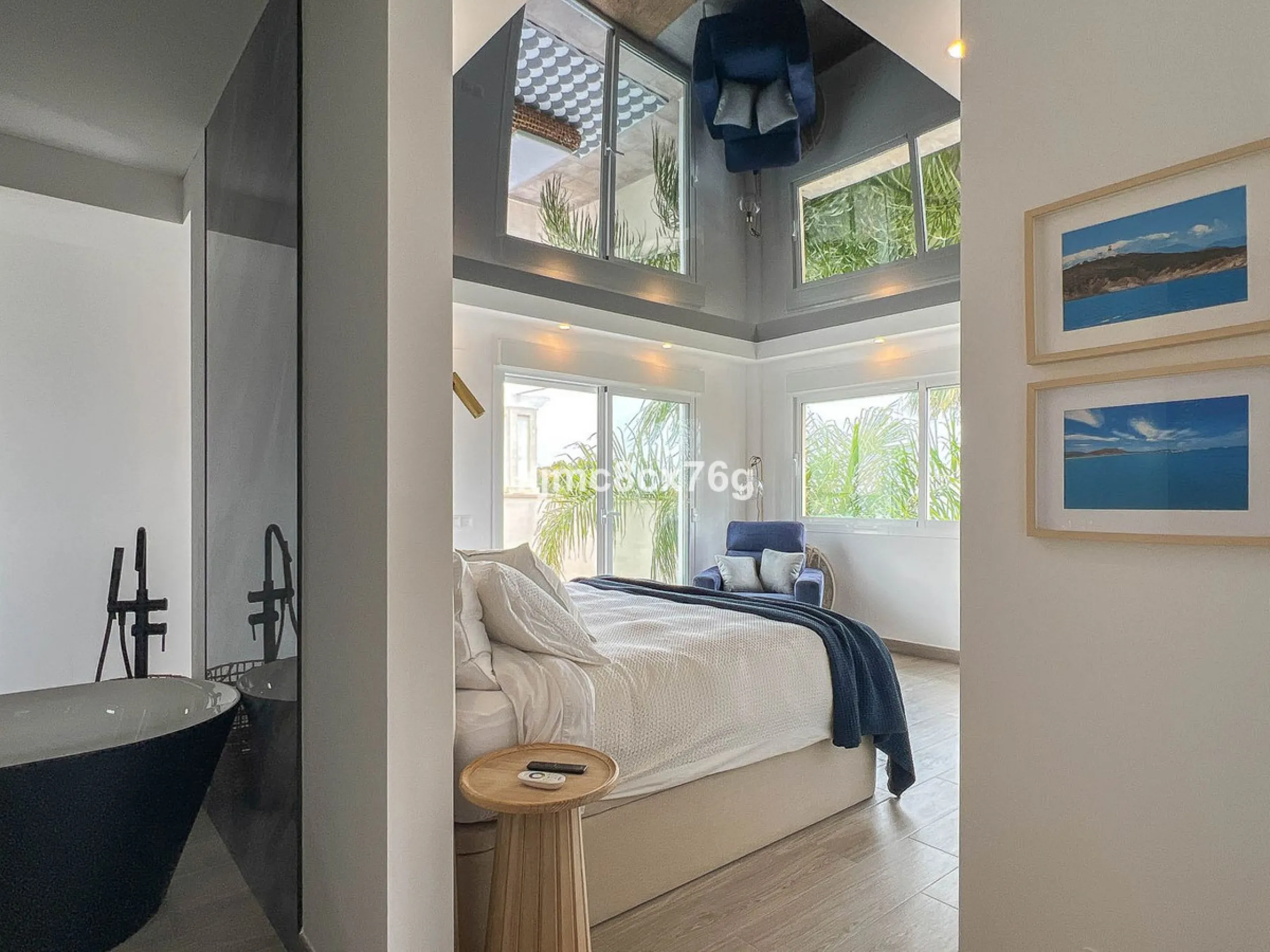 FOR SALE – STUNNING LUXURY VILLA IN THE UPPER PART OF RIVIERA DEL SOL Set within an exclusive gated community of just 25 properties, this spectacular detached villa has been recently renovated to the highest standards and tastefully decorated throughout.