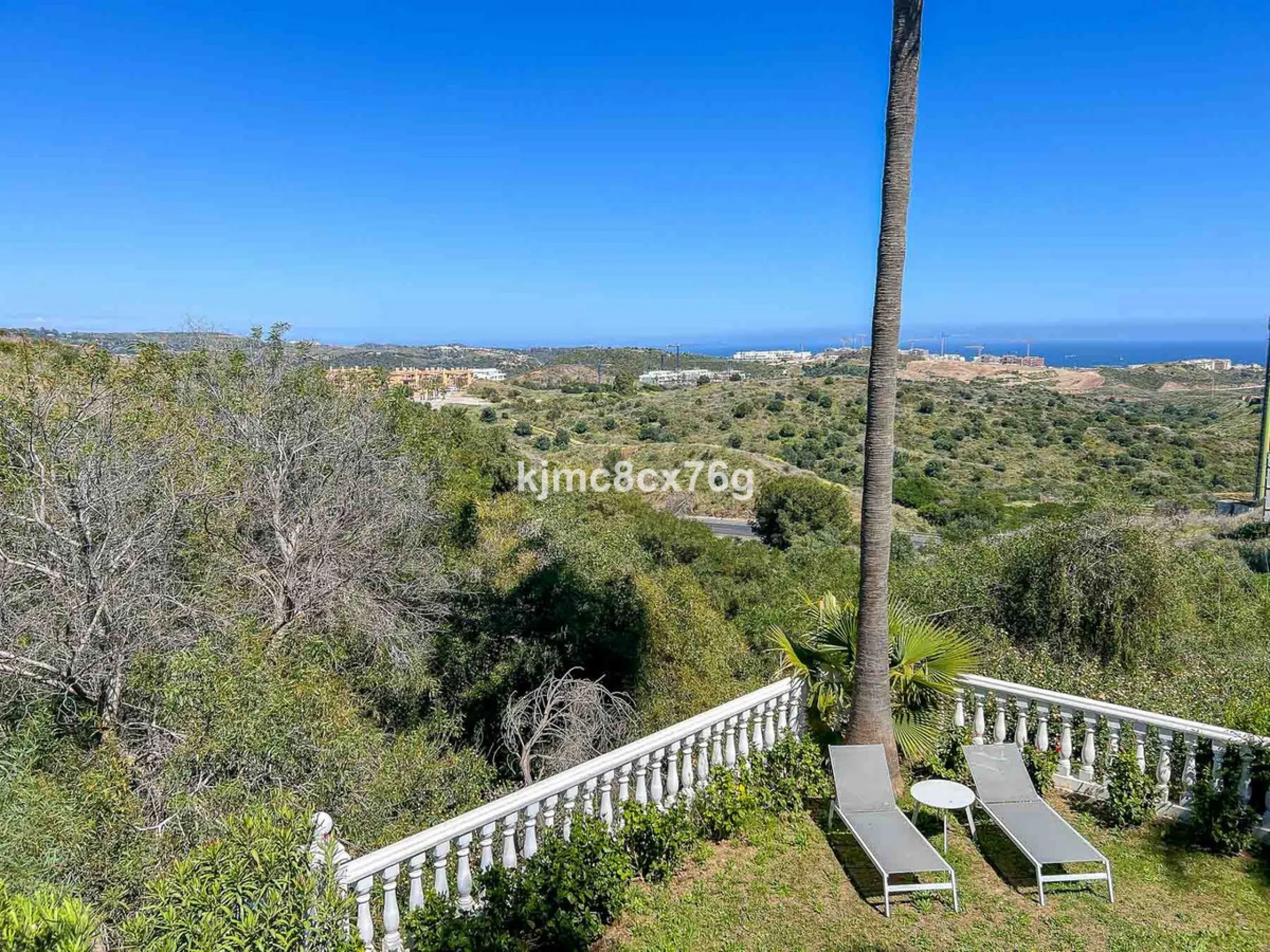 FOR SALE – STUNNING LUXURY VILLA IN THE UPPER PART OF RIVIERA DEL SOL Set within an exclusive gated community of just 25 properties, this spectacular detached villa has been recently renovated to the highest standards and tastefully decorated throughout.