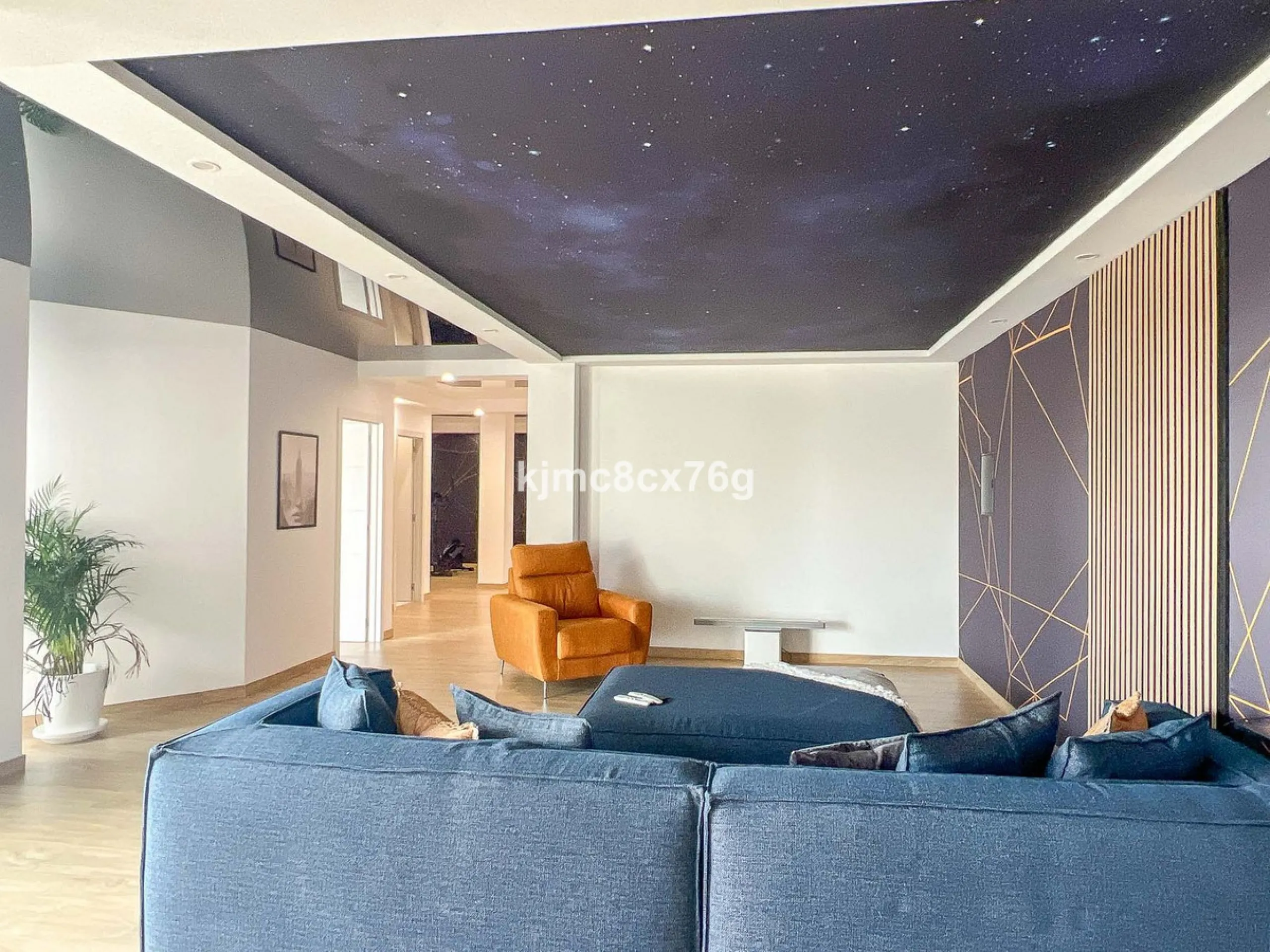 FOR SALE – STUNNING LUXURY VILLA IN THE UPPER PART OF RIVIERA DEL SOL Set within an exclusive gated community of just 25 properties, this spectacular detached villa has been recently renovated to the highest standards and tastefully decorated throughout.