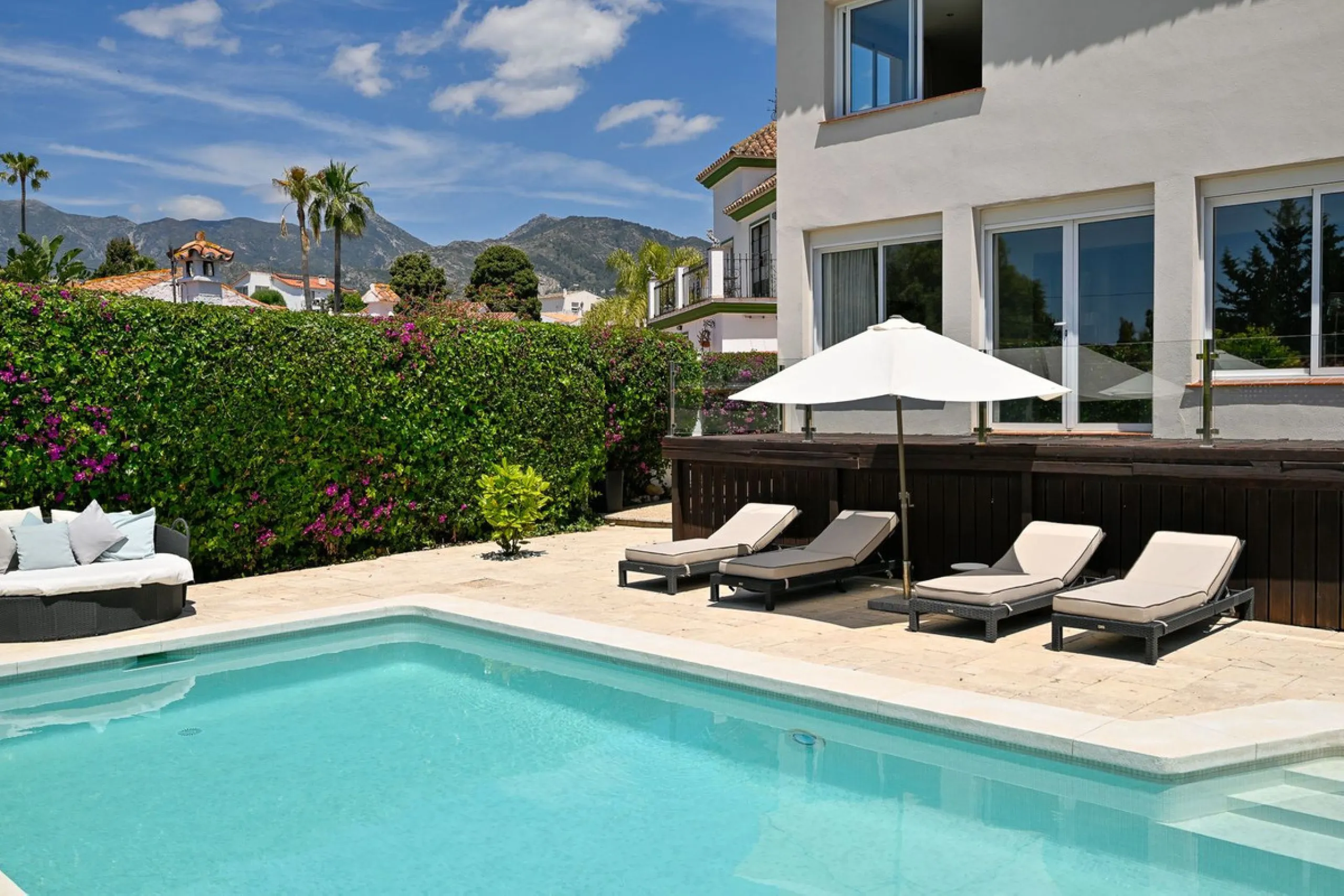 Stunning Detached Villa in Río Real (Real de Panorama) – Exceptional Airbnb Investment