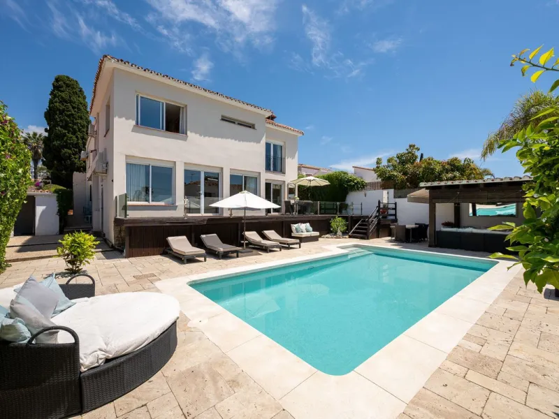 Stunning Detached Villa in Río Real (Real de Panorama) – Exceptional Airbnb Investment