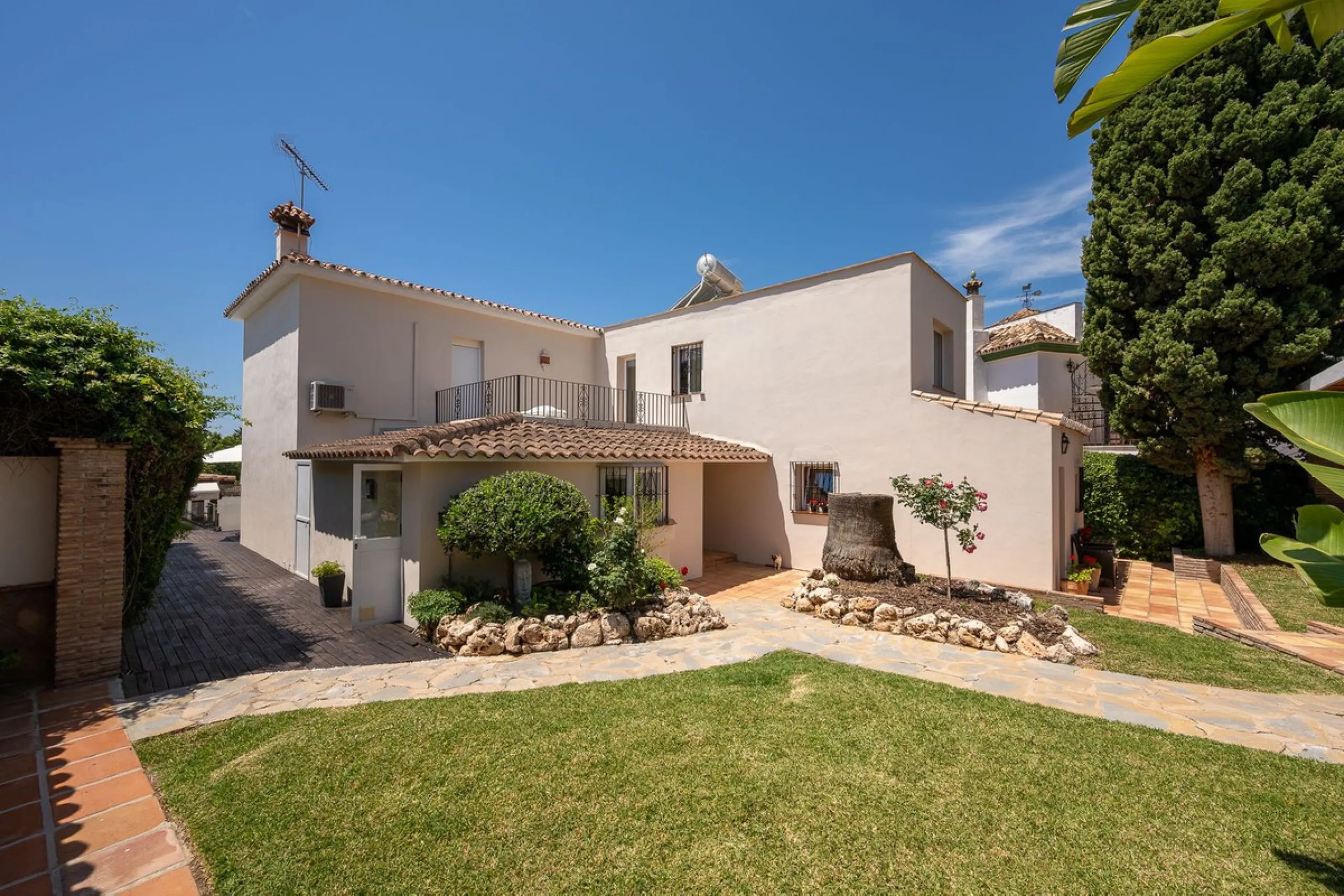 Stunning Detached Villa in Río Real (Real de Panorama) – Exceptional Airbnb Investment