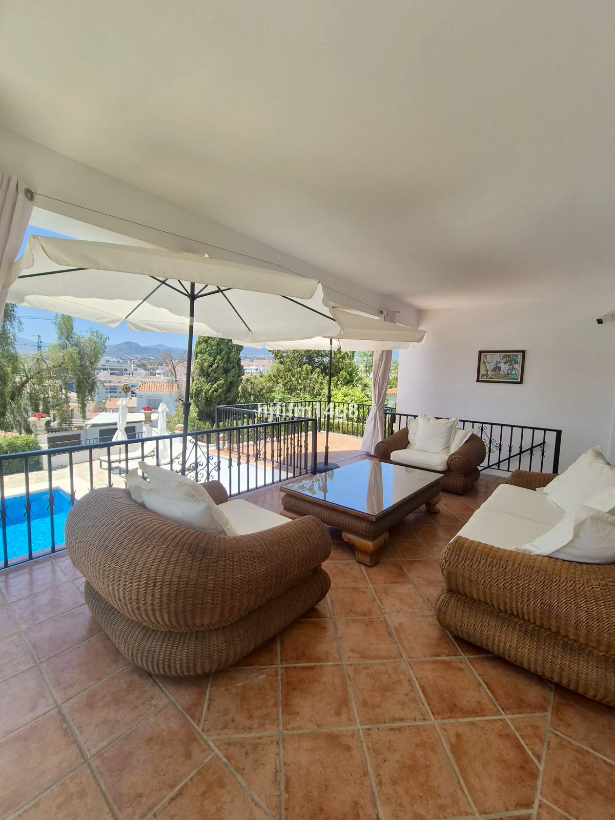 Discover this delightful 3-bedroom Spanish-style villa for sale in the heart of La Campana, Nueva Andalucia—an ideal location just minutes from the vibrant Puerto Banús, pristine beaches, and a wide array of restaurants, shops, and everyday conveniences.
