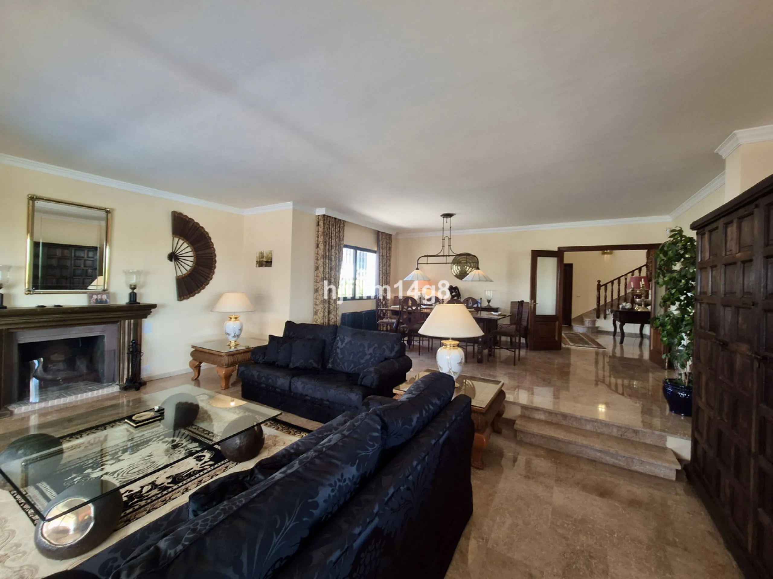 Discover this delightful 3-bedroom Spanish-style villa for sale in the heart of La Campana, Nueva Andalucia—an ideal location just minutes from the vibrant Puerto Banús, pristine beaches, and a wide array of restaurants, shops, and everyday conveniences.