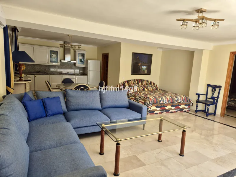 Discover this delightful 3-bedroom Spanish-style villa for sale in the heart of La Campana, Nueva Andalucia—an ideal location just minutes from the vibrant Puerto Banús, pristine beaches, and a wide array of restaurants, shops, and everyday conveniences.