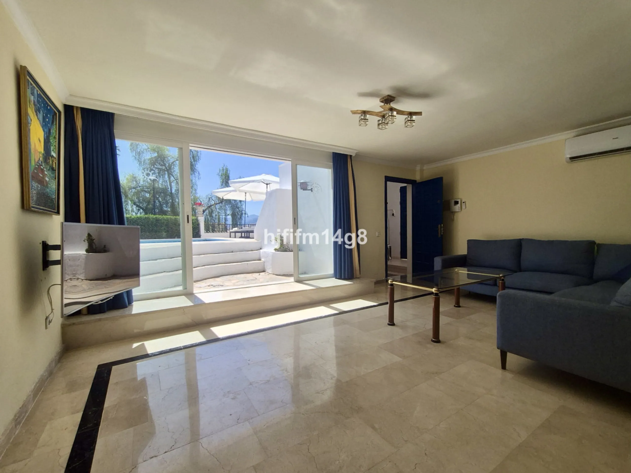 Discover this delightful 3-bedroom Spanish-style villa for sale in the heart of La Campana, Nueva Andalucia—an ideal location just minutes from the vibrant Puerto Banús, pristine beaches, and a wide array of restaurants, shops, and everyday conveniences.