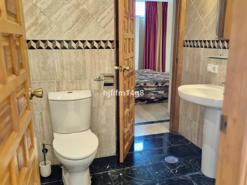 Discover this delightful 3-bedroom Spanish-style villa for sale in the heart of La Campana, Nueva Andalucia—an ideal location just minutes from the vibrant Puerto Banús, pristine beaches, and a wide array of restaurants, shops, and everyday conveniences.