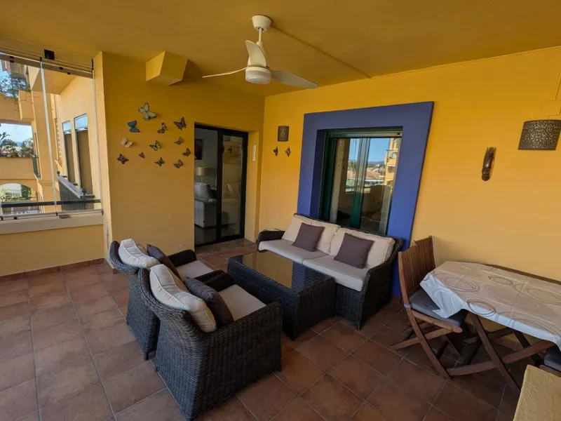 Discover this exclusive apartment in one of the most sought-after residential areas of Nueva Alcántara, San Pedro de Alcántara. This exceptional property stands out for its generous layout, unbeatable location, and high-quality finishes throughout.