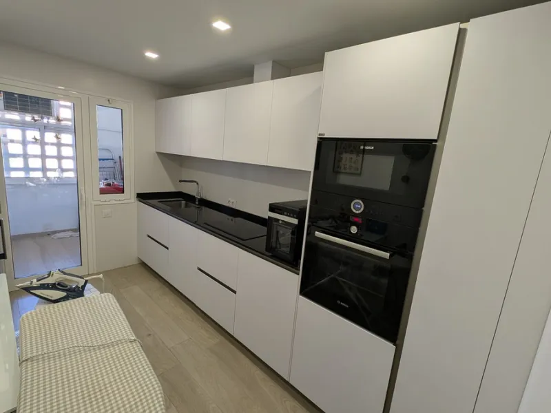 Discover this exclusive apartment in one of the most sought-after residential areas of Nueva Alcántara, San Pedro de Alcántara. This exceptional property stands out for its generous layout, unbeatable location, and high-quality finishes throughout.