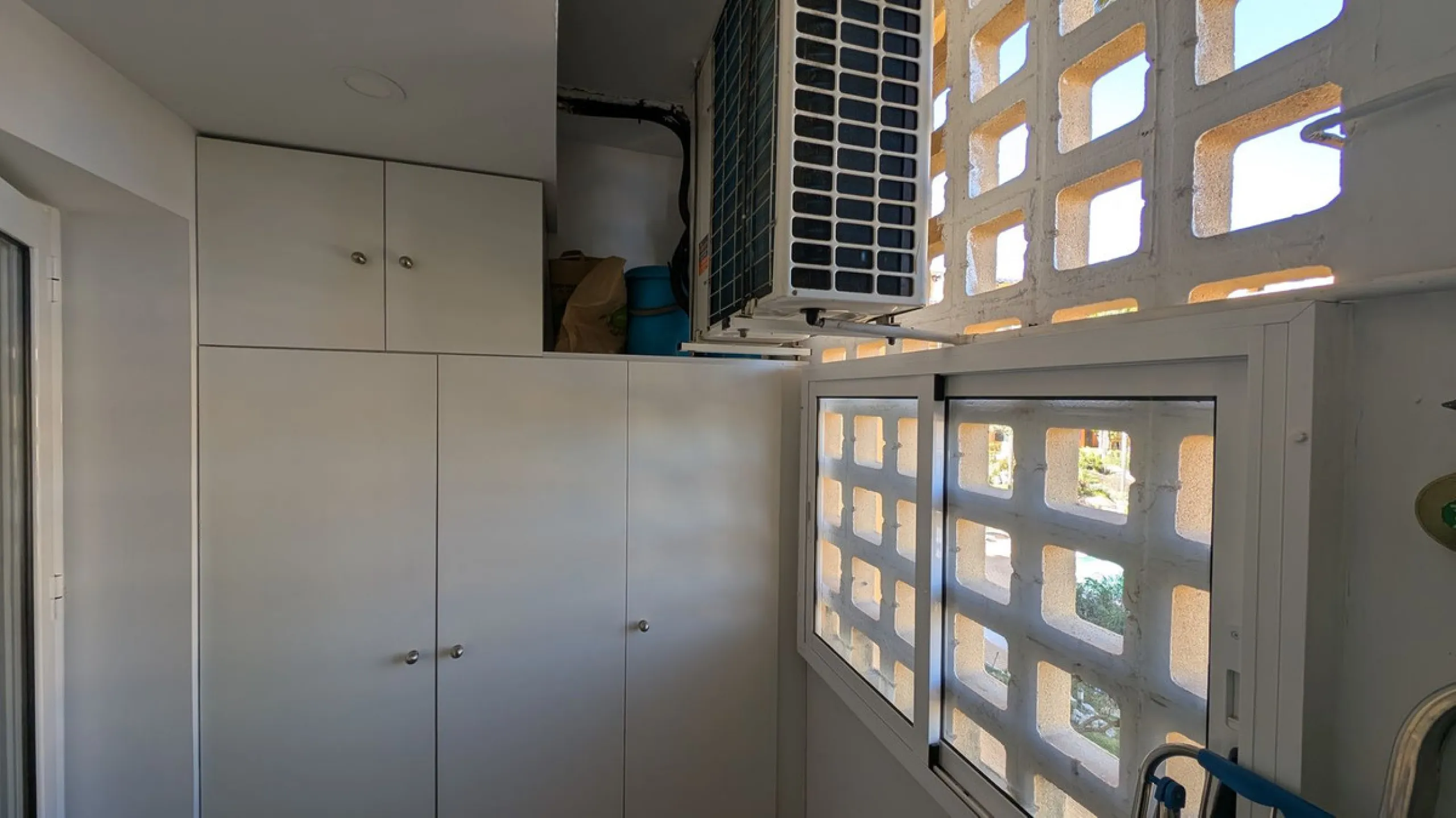 Discover this exclusive apartment in one of the most sought-after residential areas of Nueva Alcántara, San Pedro de Alcántara. This exceptional property stands out for its generous layout, unbeatable location, and high-quality finishes throughout.