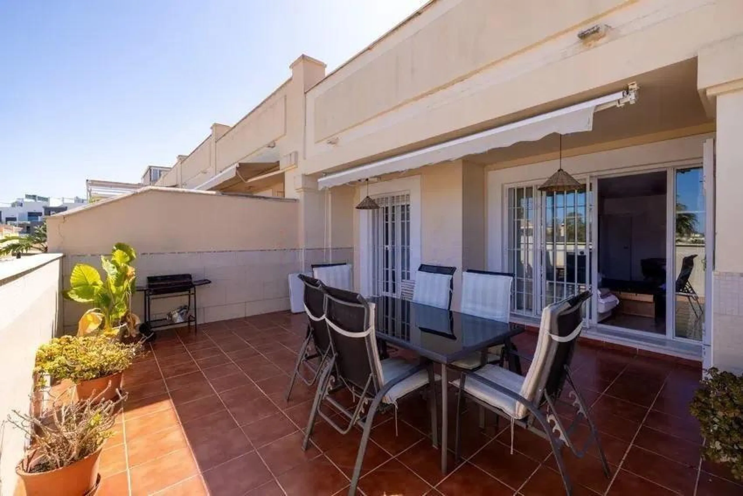 House - Townhouse в продаже в Torremolinos, Málaga. В доме 4 спален и 3 ванных комнат. Площадь дома 251 м²