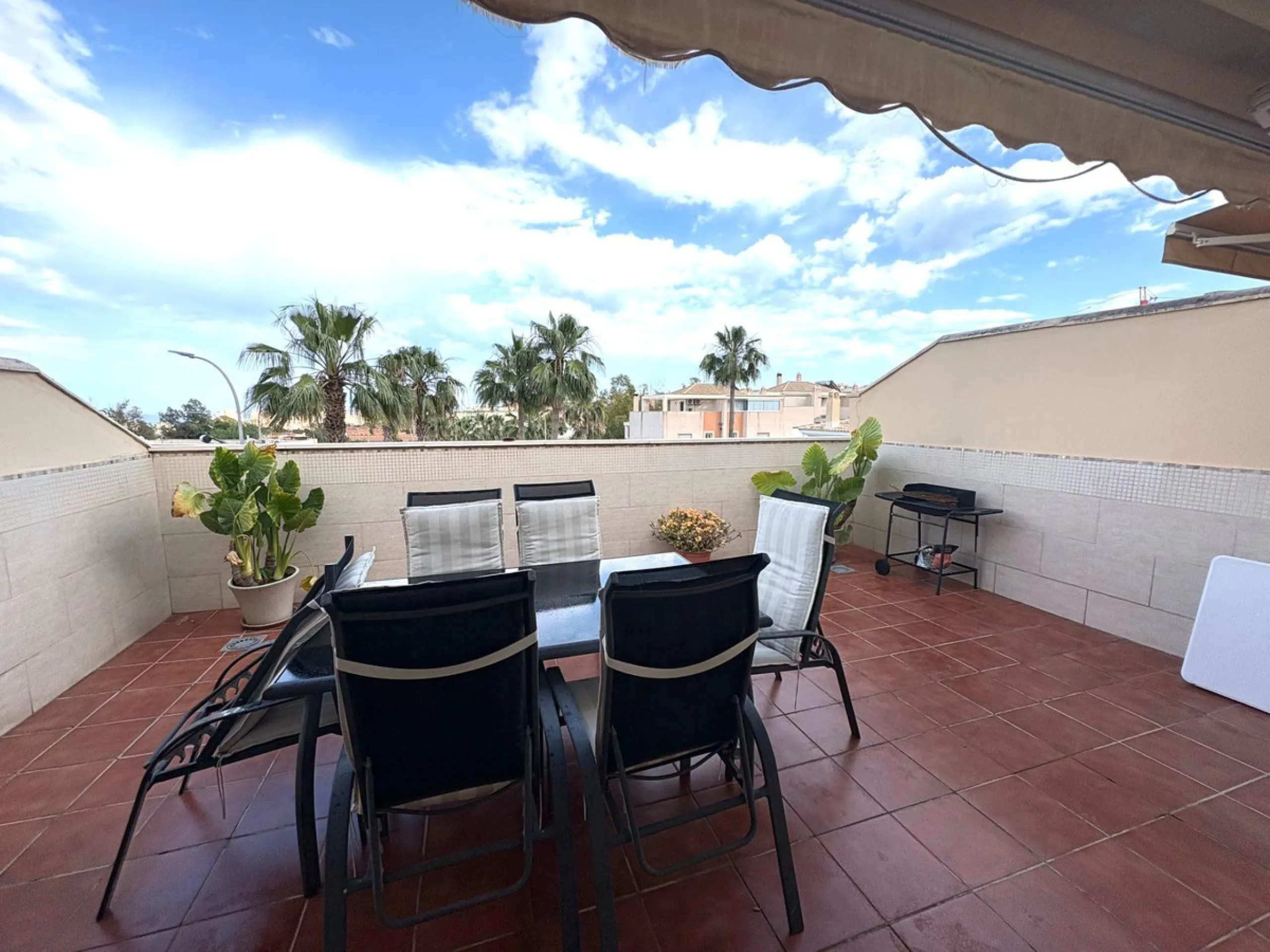 House - Townhouse в продаже в Torremolinos, Málaga. В доме 4 спален и 3 ванных комнат. Площадь дома 251 м²