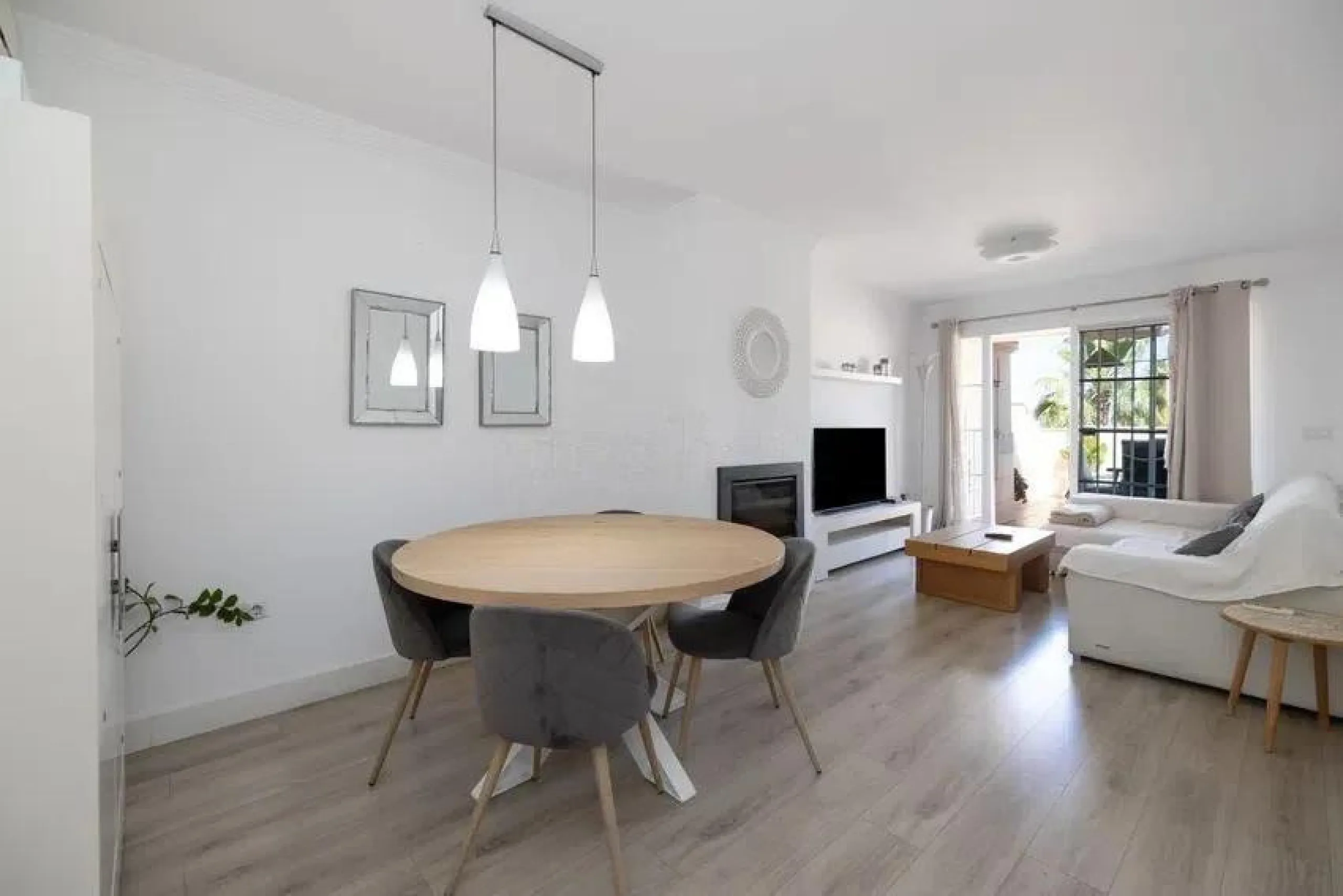 House - Townhouse в продаже в Torremolinos, Málaga. В доме 4 спален и 3 ванных комнат. Площадь дома 251 м²