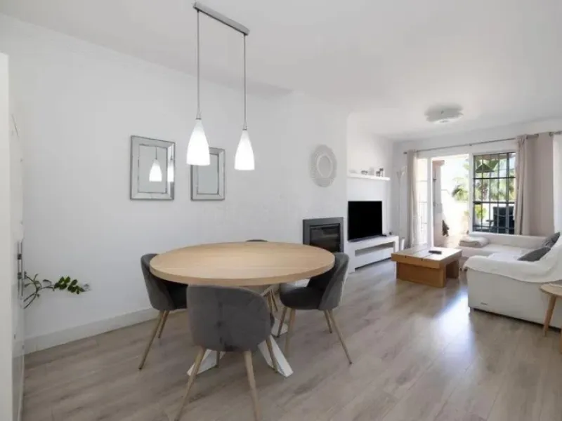 House - Townhouse в продаже в Torremolinos, Málaga. В доме 4 спален и 3 ванных комнат. Площадь дома 251 м²