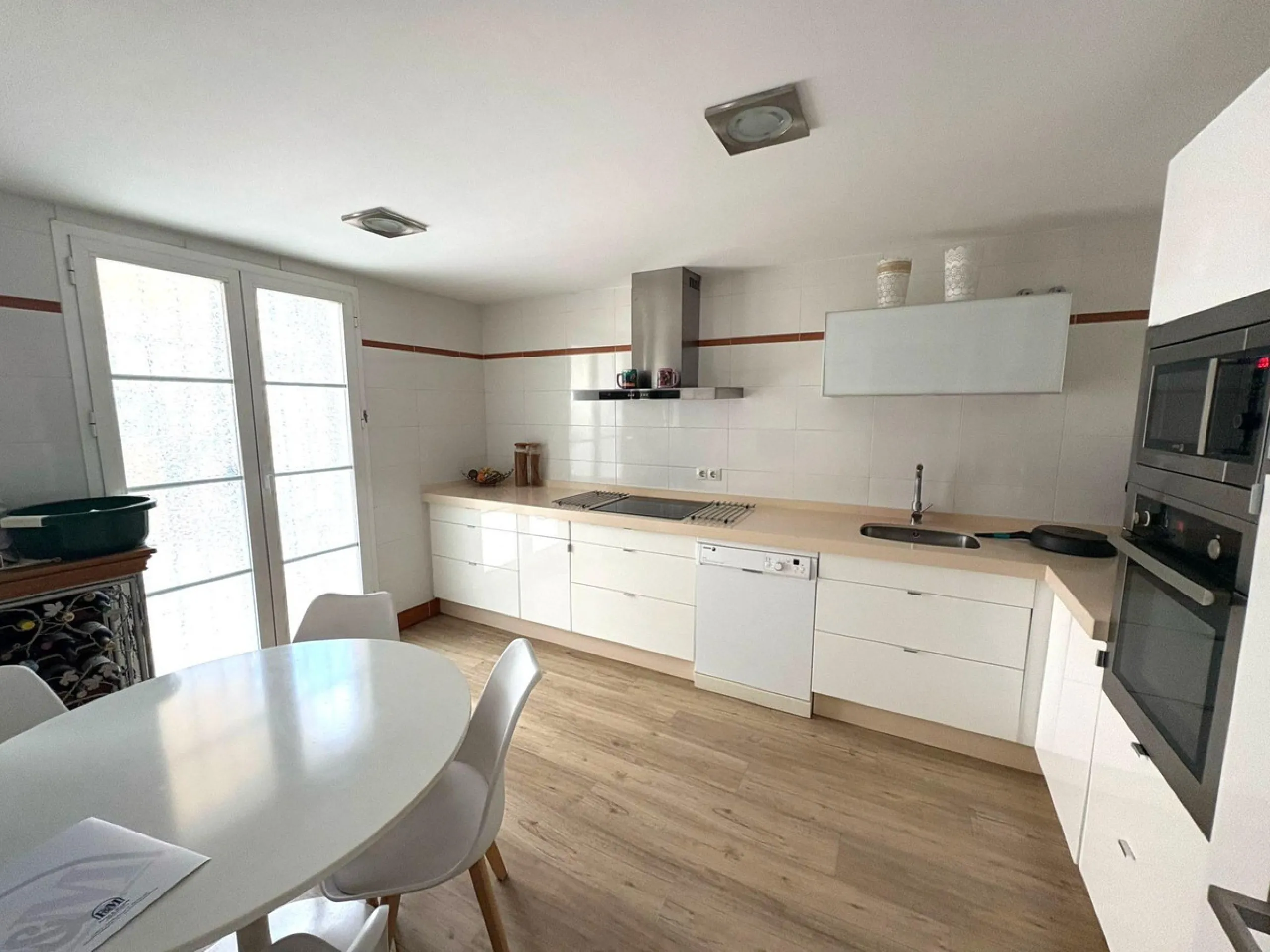 House - Townhouse в продаже в Torremolinos, Málaga. В доме 4 спален и 3 ванных комнат. Площадь дома 251 м²