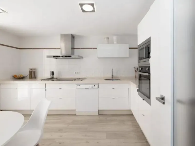 House - Townhouse в продаже в Torremolinos, Málaga. В доме 4 спален и 3 ванных комнат. Площадь дома 251 м²