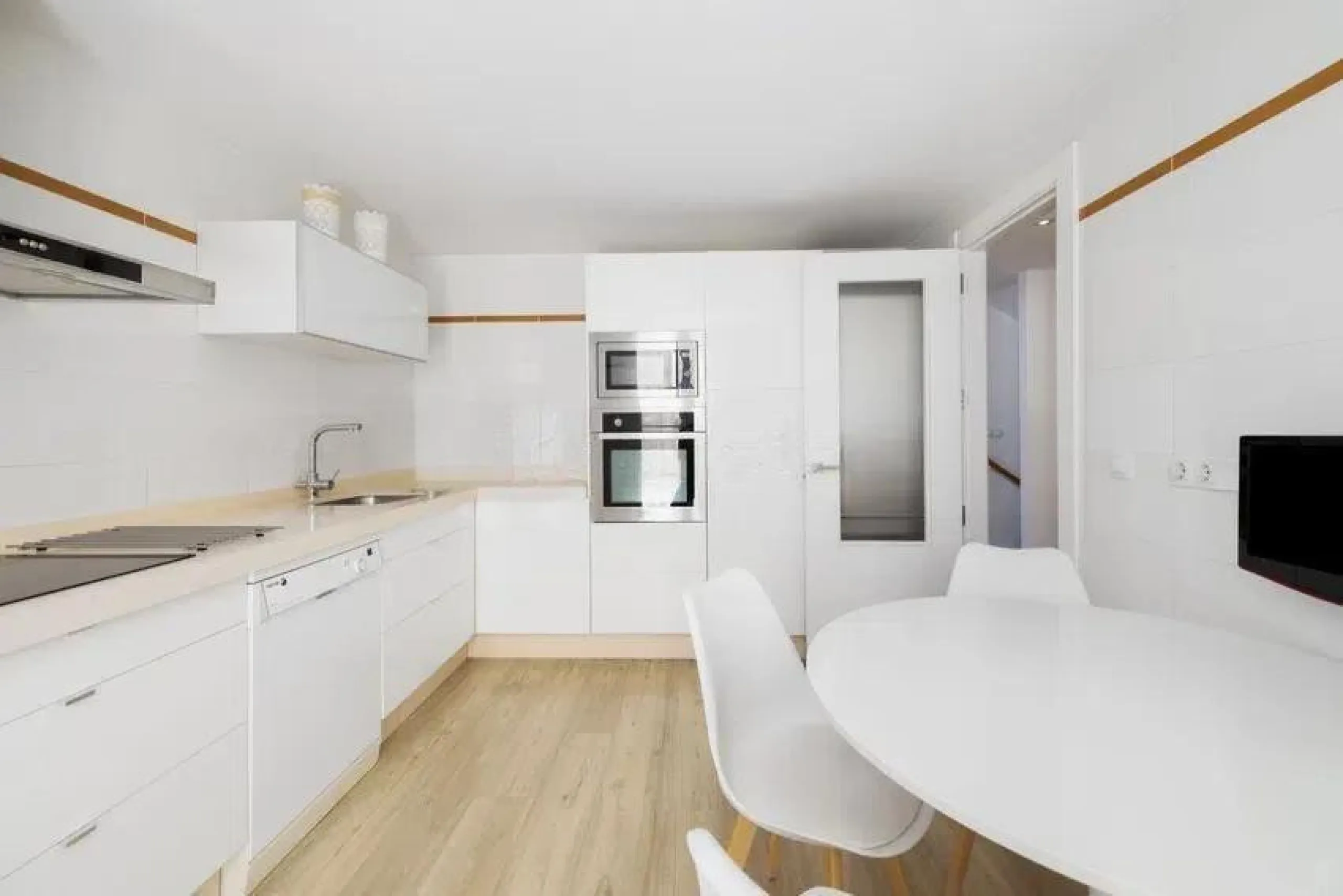 House - Townhouse в продаже в Torremolinos, Málaga. В доме 4 спален и 3 ванных комнат. Площадь дома 251 м²