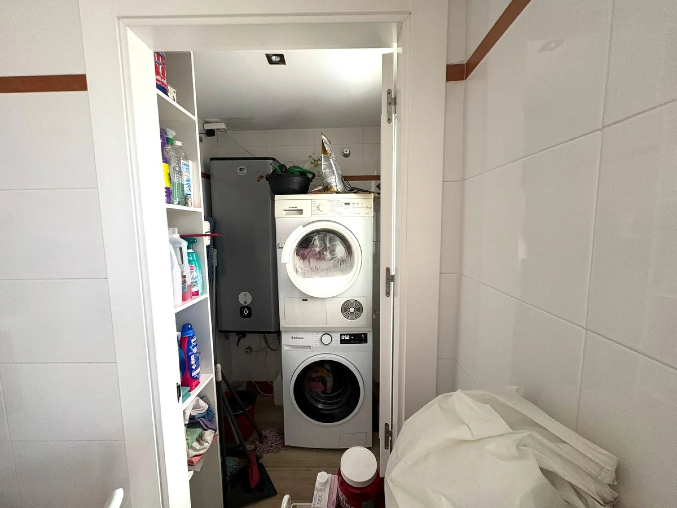 House - Townhouse в продаже в Torremolinos, Málaga. В доме 4 спален и 3 ванных комнат. Площадь дома 251 м²