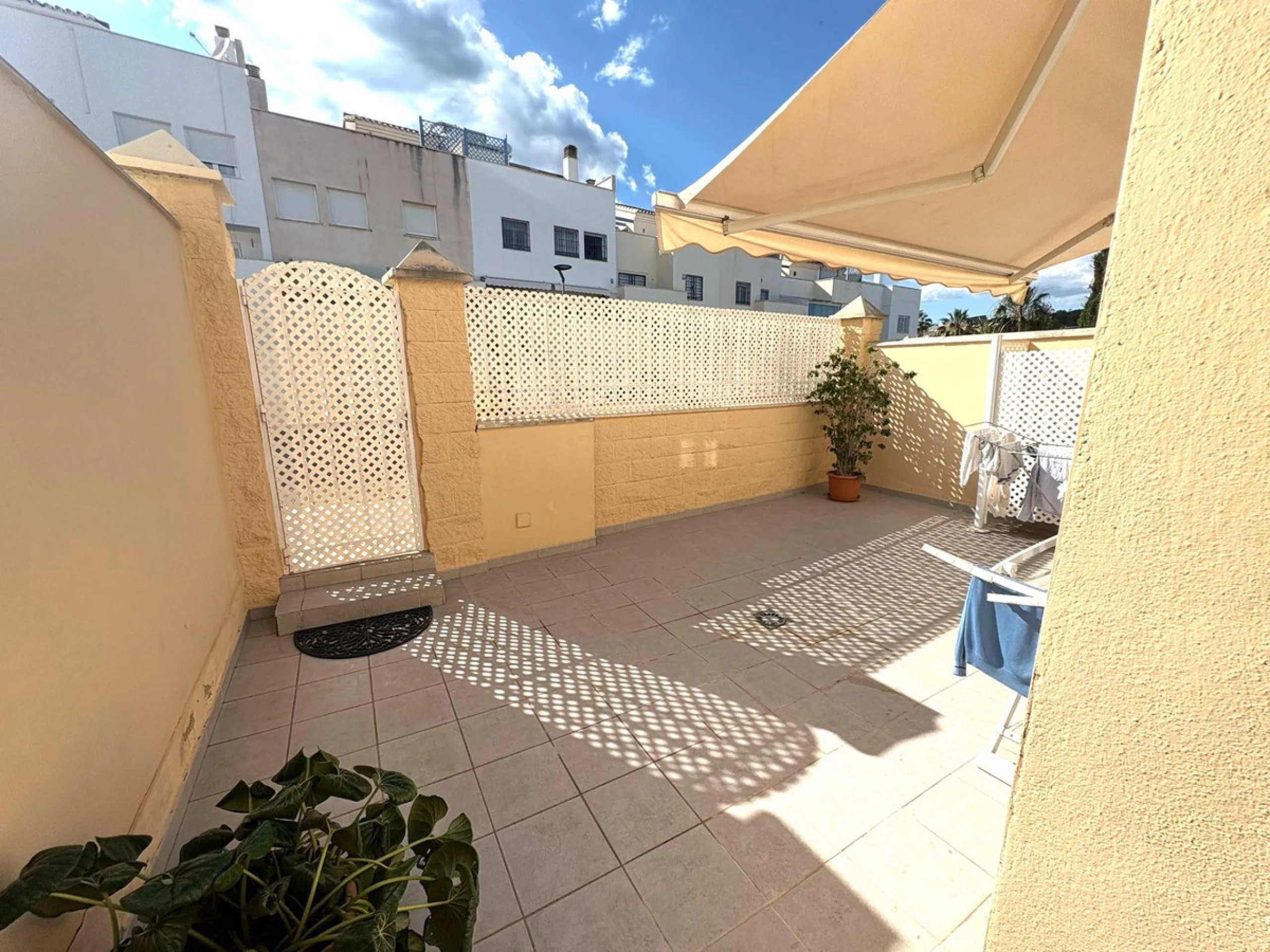House - Townhouse в продаже в Torremolinos, Málaga. В доме 4 спален и 3 ванных комнат. Площадь дома 251 м²
