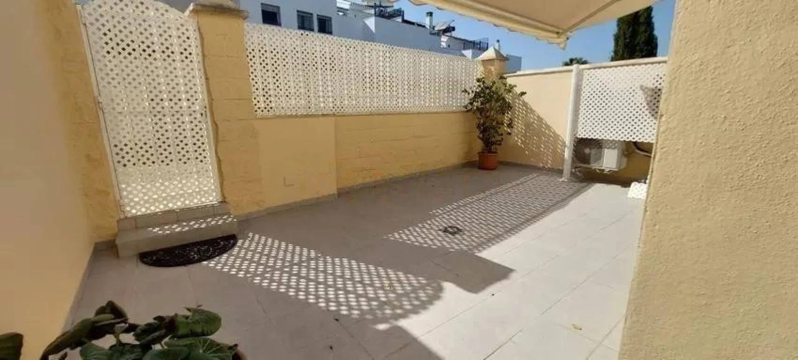 House - Townhouse в продаже в Torremolinos, Málaga. В доме 4 спален и 3 ванных комнат. Площадь дома 251 м²