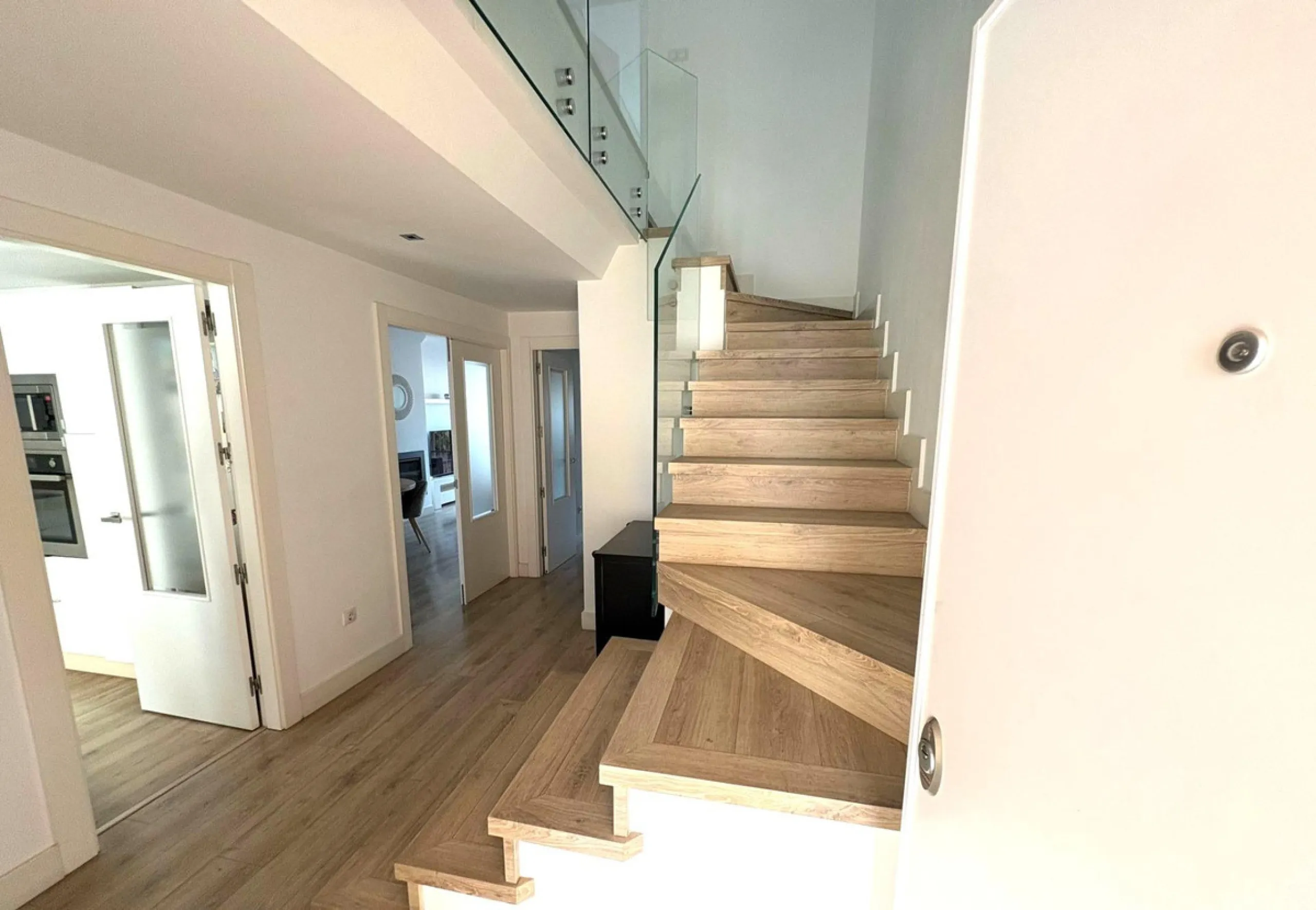 House - Townhouse в продаже в Torremolinos, Málaga. В доме 4 спален и 3 ванных комнат. Площадь дома 251 м²