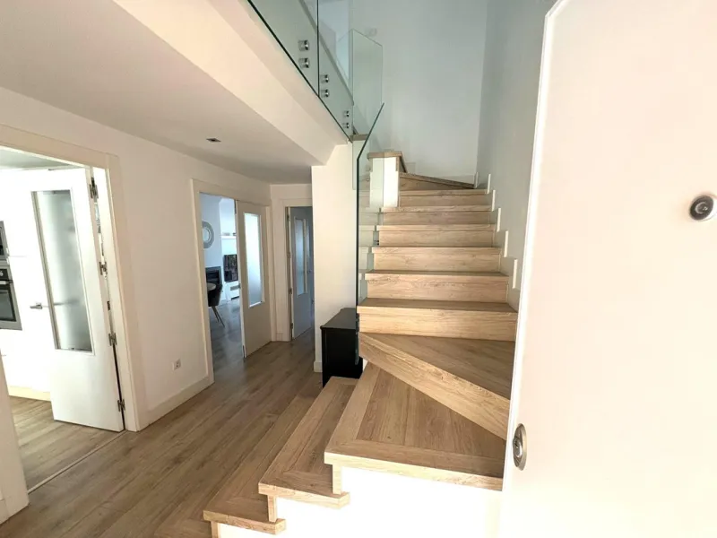 House - Townhouse в продаже в Torremolinos, Málaga. В доме 4 спален и 3 ванных комнат. Площадь дома 251 м²