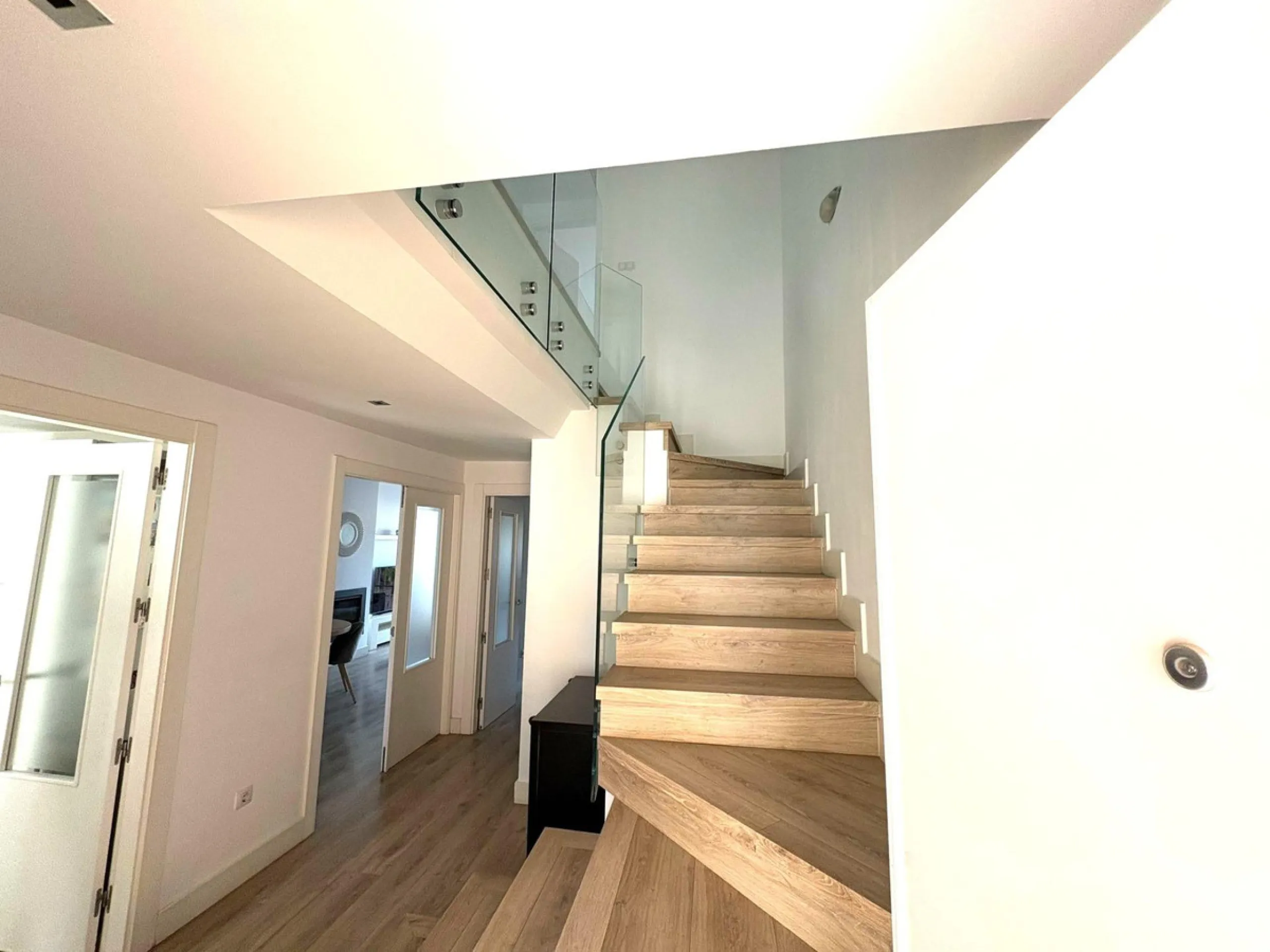 House - Townhouse в продаже в Torremolinos, Málaga. В доме 4 спален и 3 ванных комнат. Площадь дома 251 м²