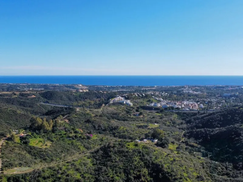 Prime south-facing plot with panoramic sea views with PLANNING PERMISSION AND PROJECT IN PLACE | Real de La Quinta, Benahavís.