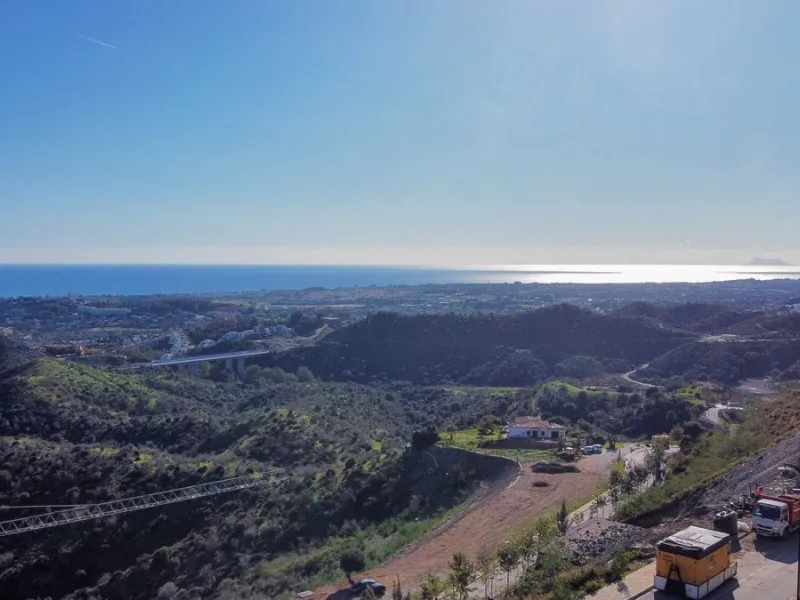 Prime south-facing plot with panoramic sea views with PLANNING PERMISSION AND PROJECT IN PLACE | Real de La Quinta, Benahavís.