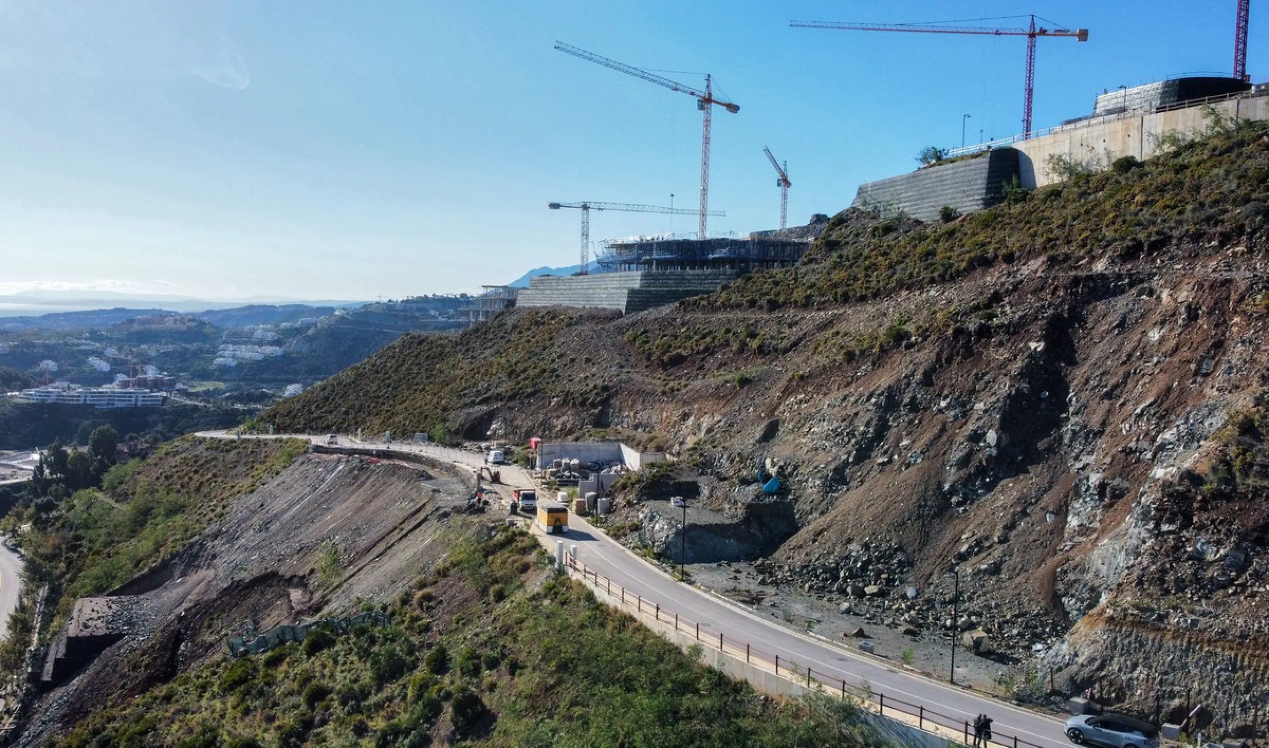 Prime south-facing plot with panoramic sea views with PLANNING PERMISSION AND PROJECT IN PLACE | Real de La Quinta, Benahavís.