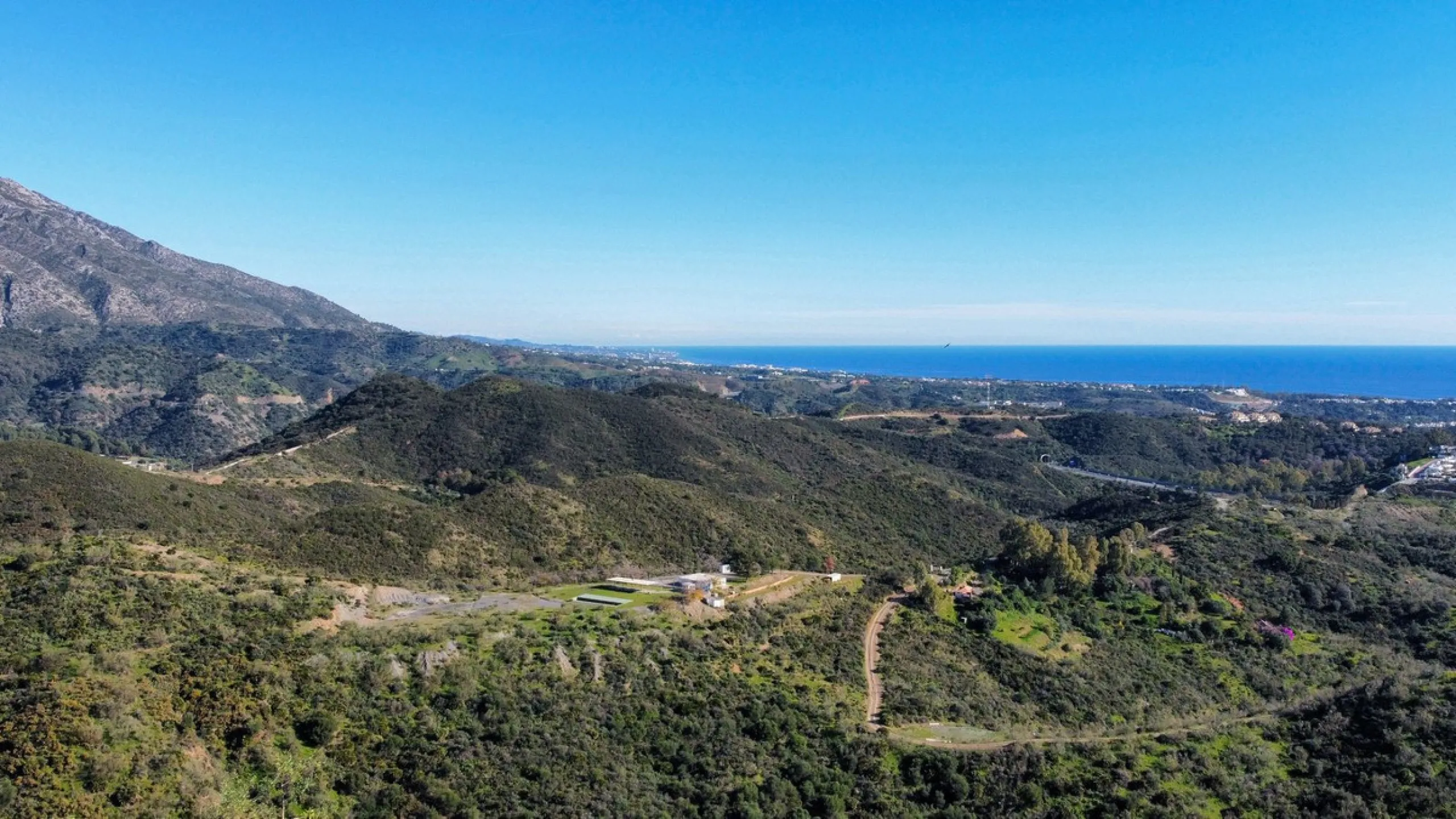 Prime south-facing plot with panoramic sea views with PLANNING PERMISSION AND PROJECT IN PLACE | Real de La Quinta, Benahavís.