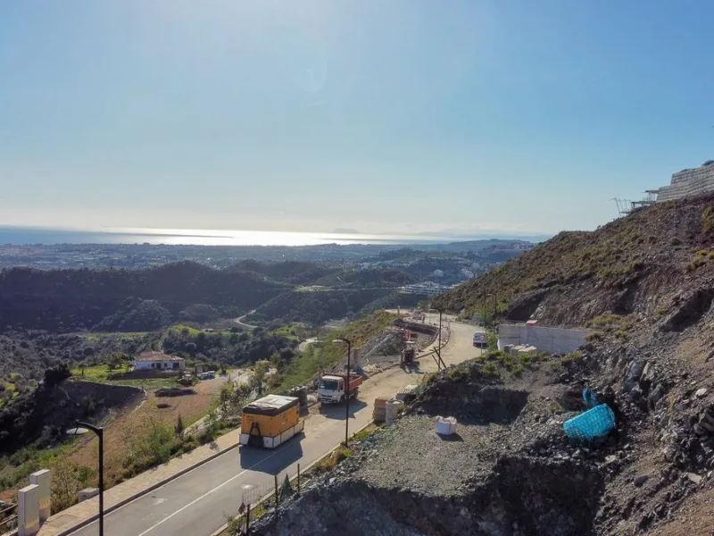 Prime south-facing plot with panoramic sea views with PLANNING PERMISSION AND PROJECT IN PLACE | Real de La Quinta, Benahavís.