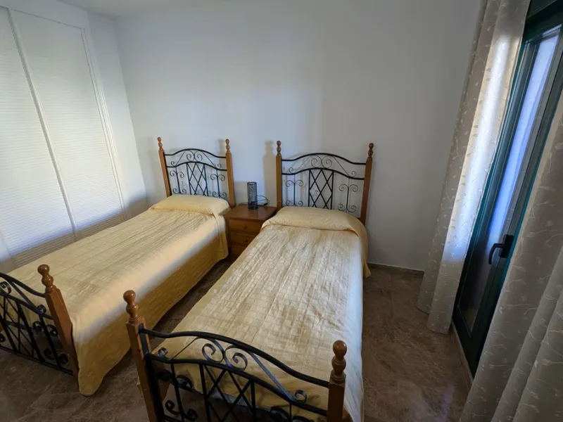 Discover this exclusive apartment in one of the most sought-after residential areas of Nueva Alcántara, San Pedro de Alcántara. This exceptional property stands out for its generous layout, unbeatable location, and high-quality finishes throughout.