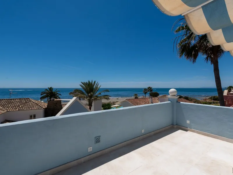 STUNNING LUXUARY HOUSE WITH PANORAMIC SEA VIEWS- BEACHFRONT URBANIZATION IN MARBELLA