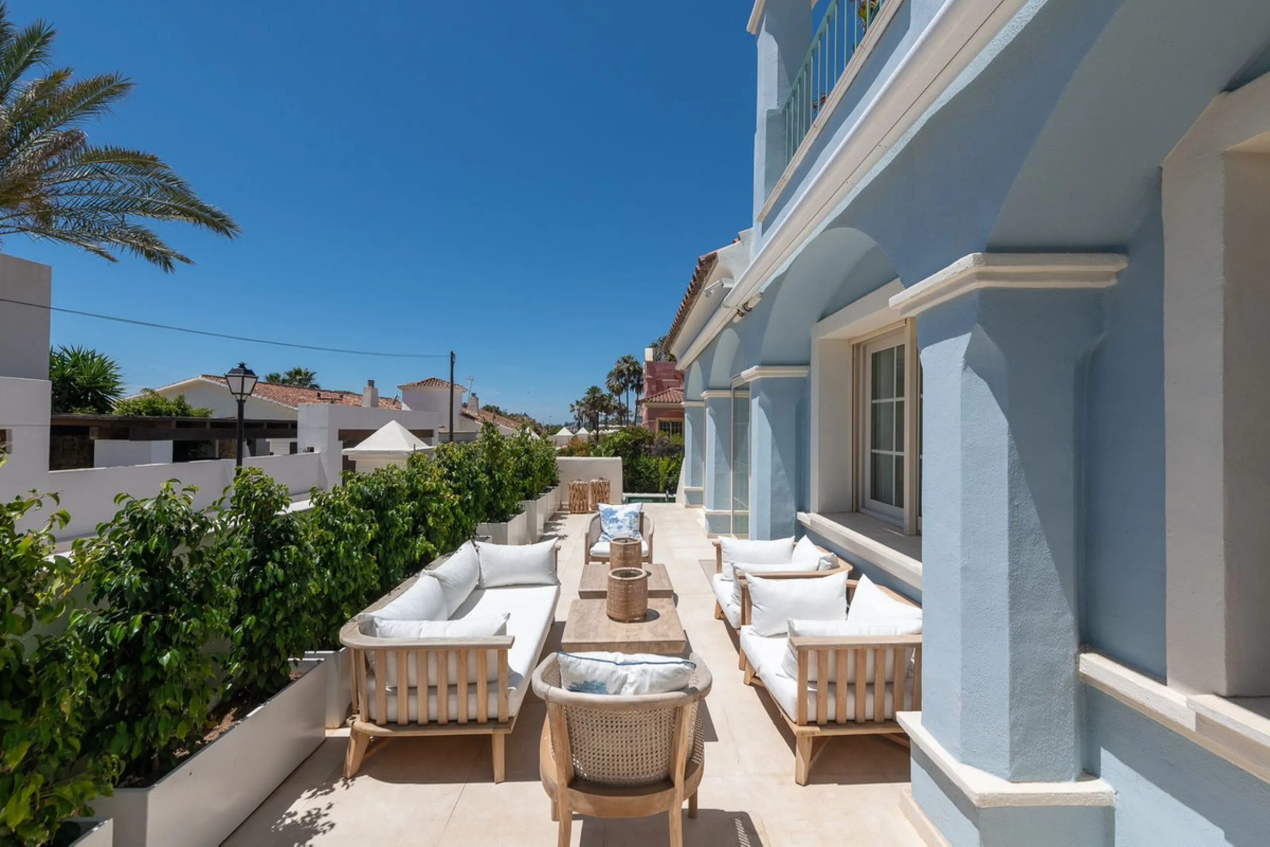STUNNING LUXUARY HOUSE WITH PANORAMIC SEA VIEWS- BEACHFRONT URBANIZATION IN MARBELLA