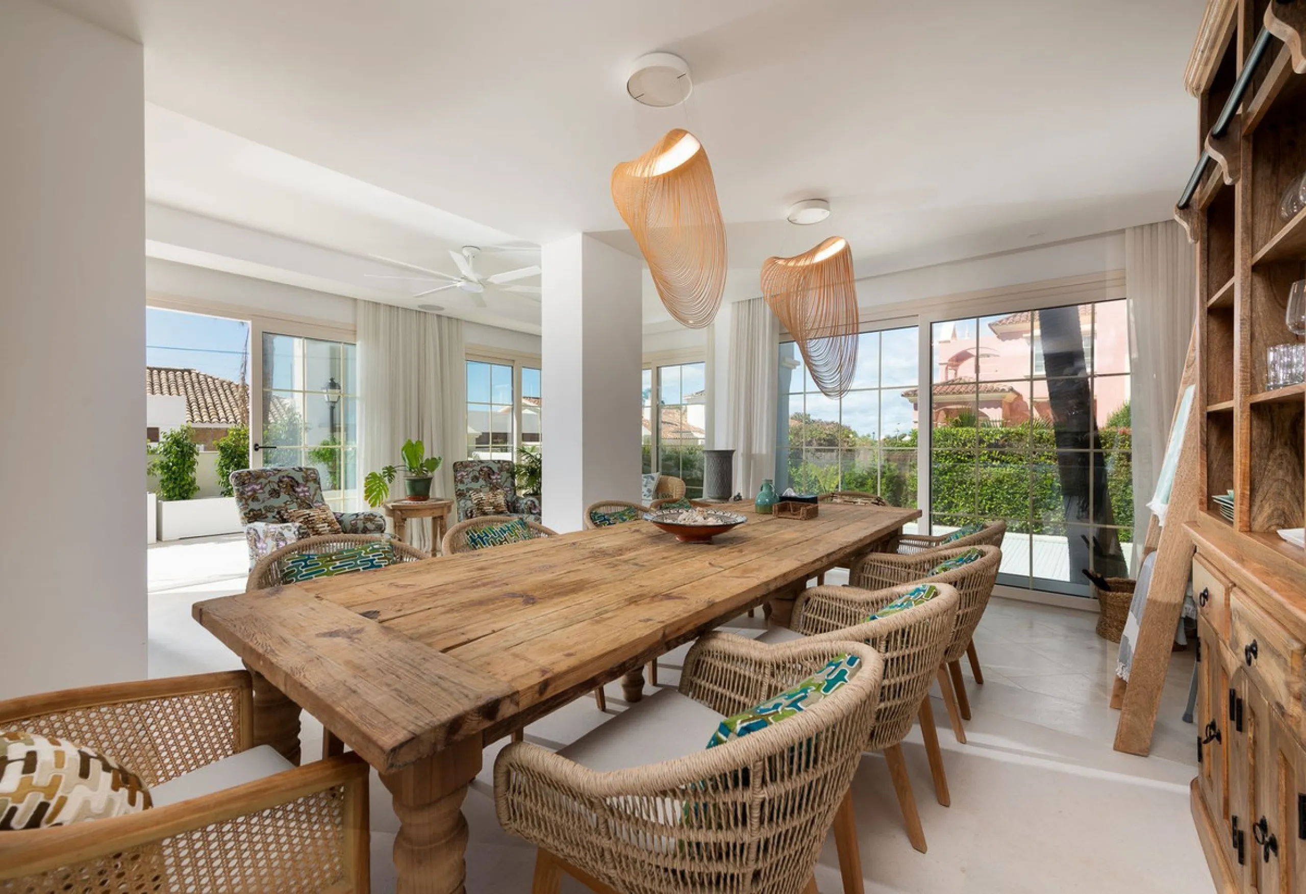 STUNNING LUXUARY HOUSE WITH PANORAMIC SEA VIEWS- BEACHFRONT URBANIZATION IN MARBELLA