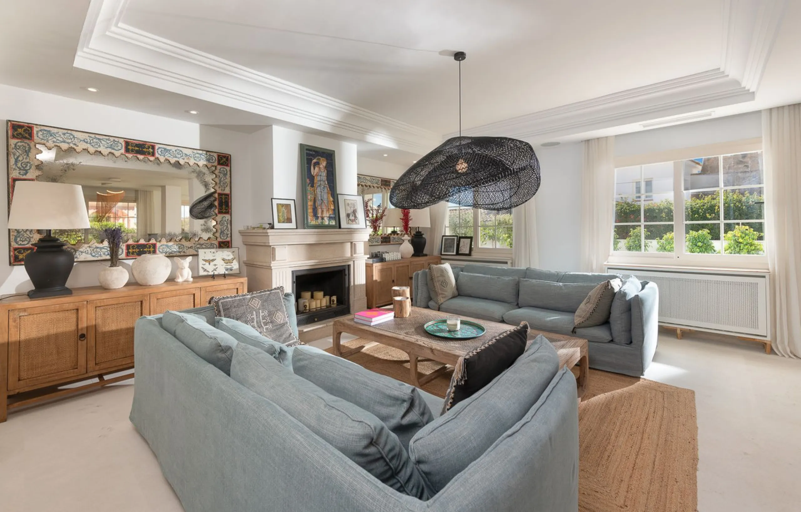 STUNNING LUXUARY HOUSE WITH PANORAMIC SEA VIEWS- BEACHFRONT URBANIZATION IN MARBELLA