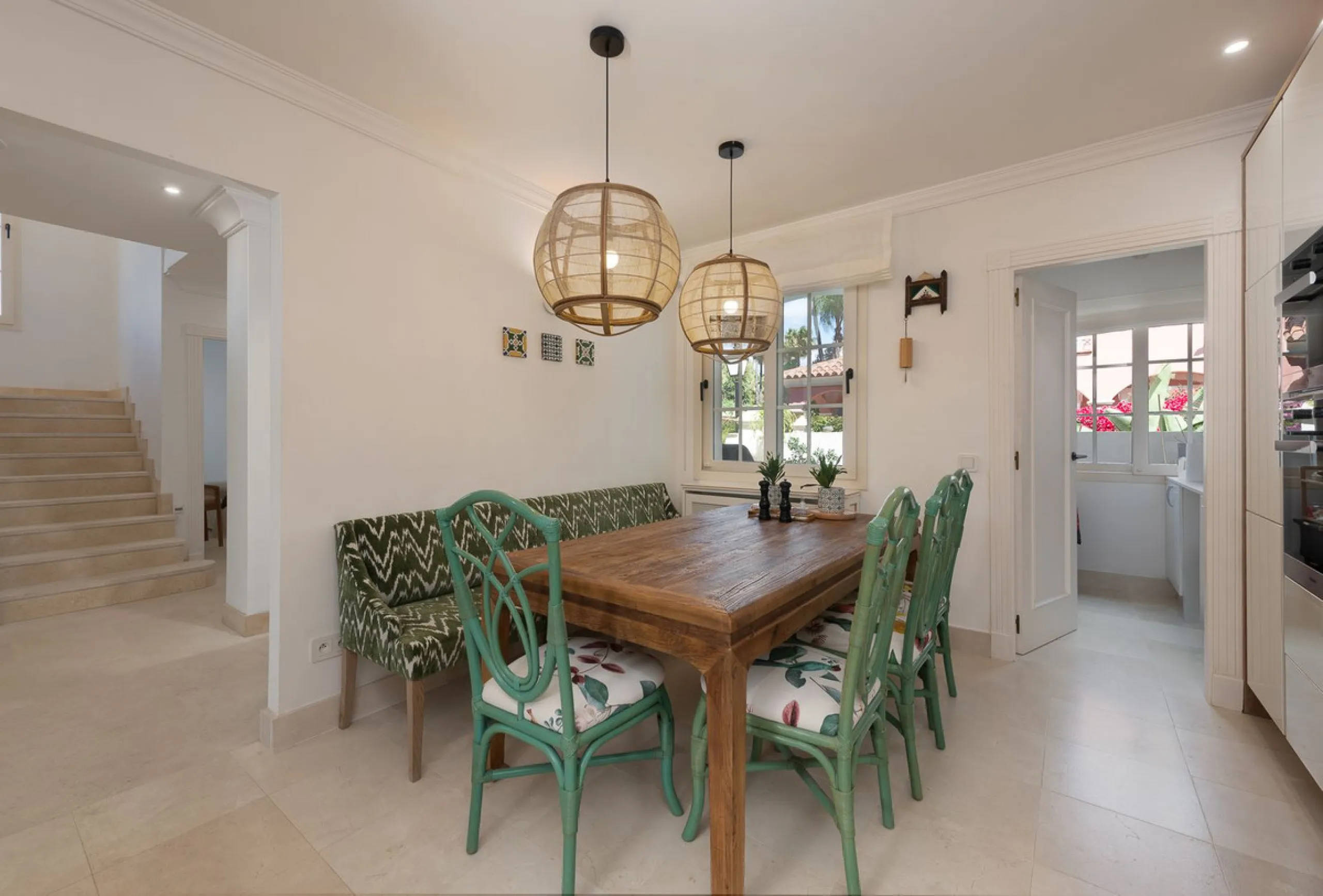 STUNNING LUXUARY HOUSE WITH PANORAMIC SEA VIEWS- BEACHFRONT URBANIZATION IN MARBELLA