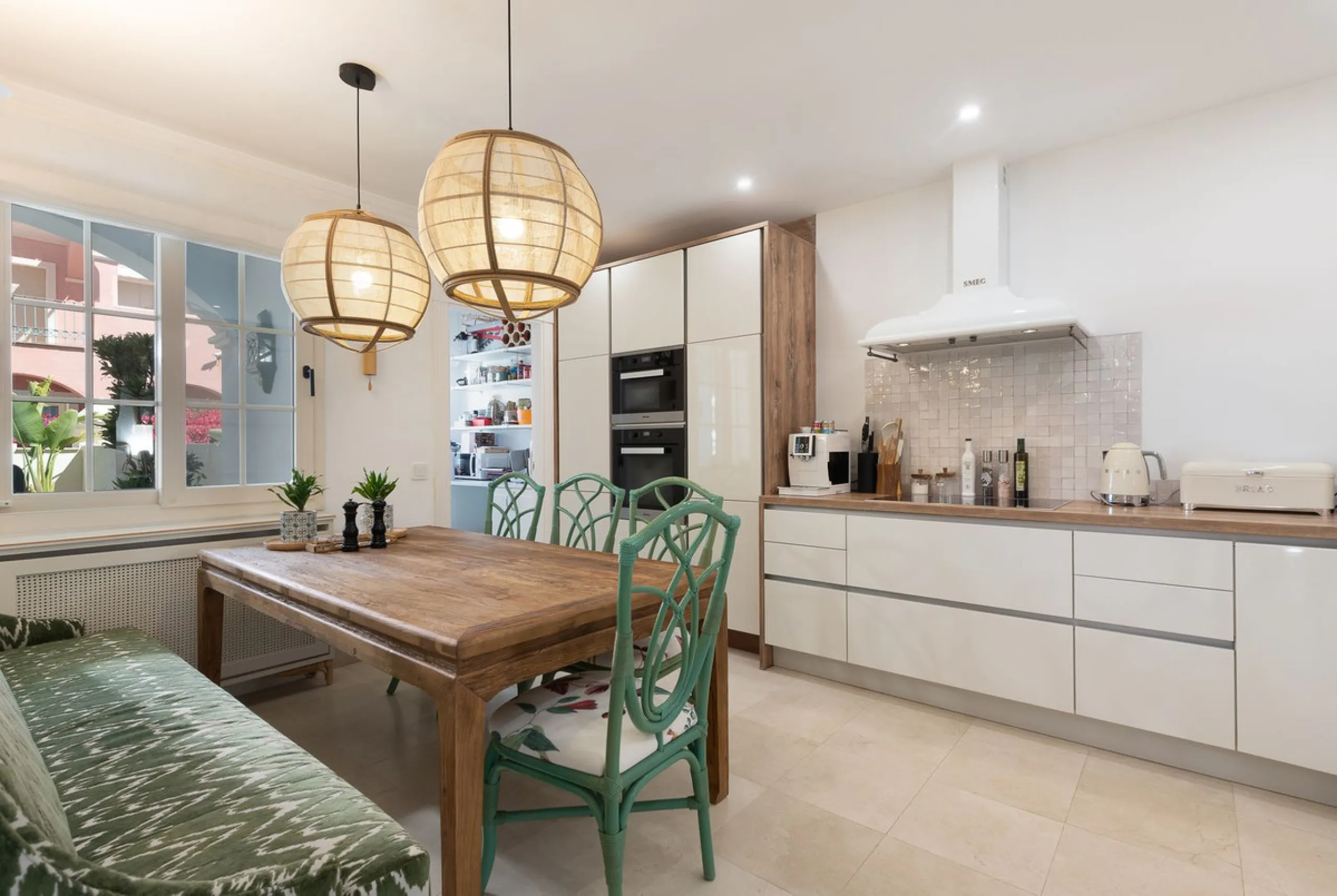 STUNNING LUXUARY HOUSE WITH PANORAMIC SEA VIEWS- BEACHFRONT URBANIZATION IN MARBELLA