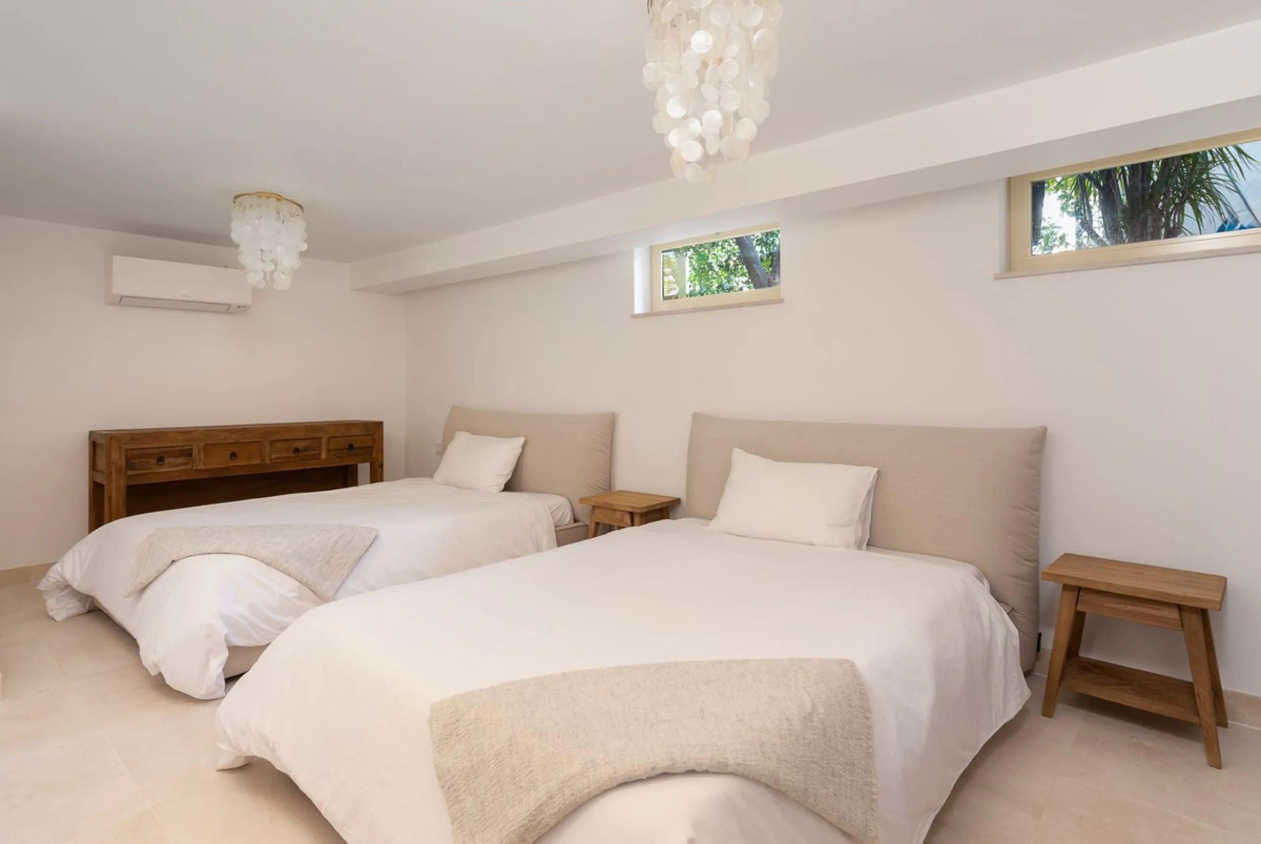 STUNNING LUXUARY HOUSE WITH PANORAMIC SEA VIEWS- BEACHFRONT URBANIZATION IN MARBELLA