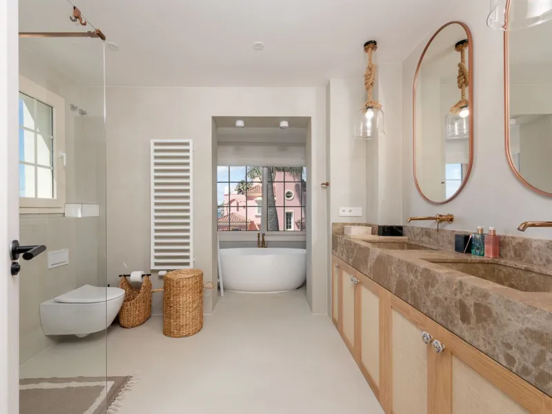 STUNNING LUXUARY HOUSE WITH PANORAMIC SEA VIEWS- BEACHFRONT URBANIZATION IN MARBELLA